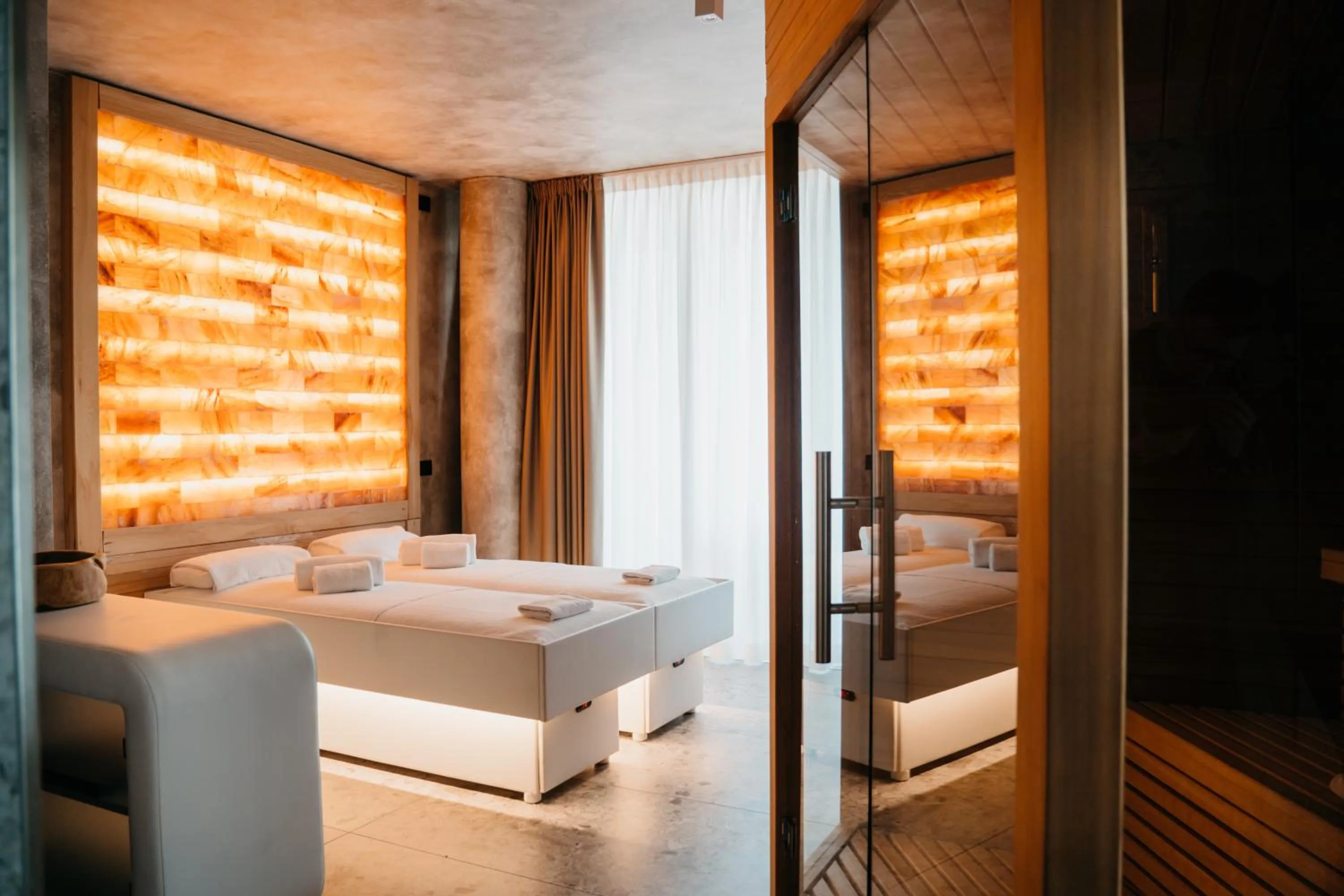 Sauna, Bed in J44 Lifestyle Hotel