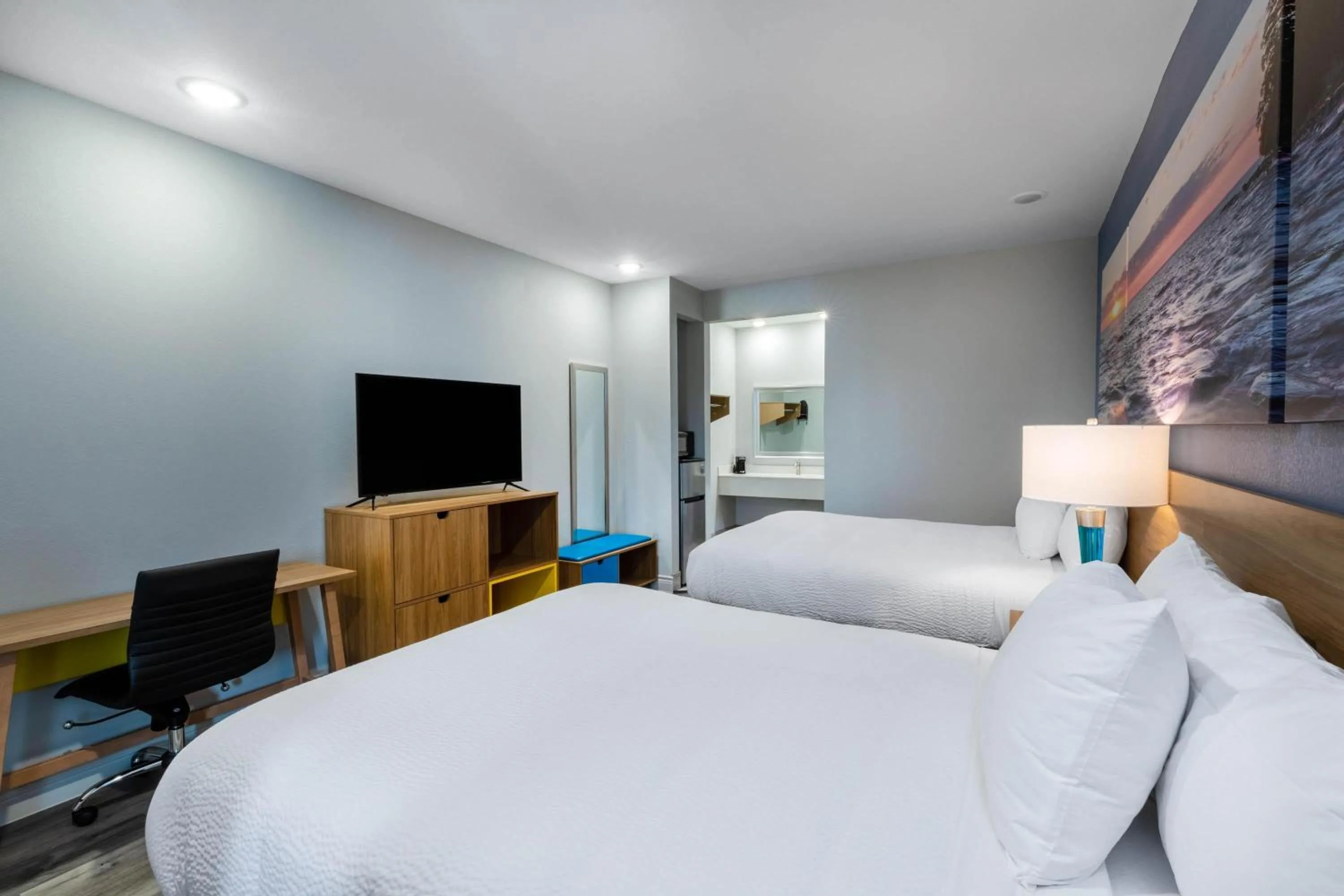 Photo of the whole room, Bed in Days Inn by Wyndham Minot