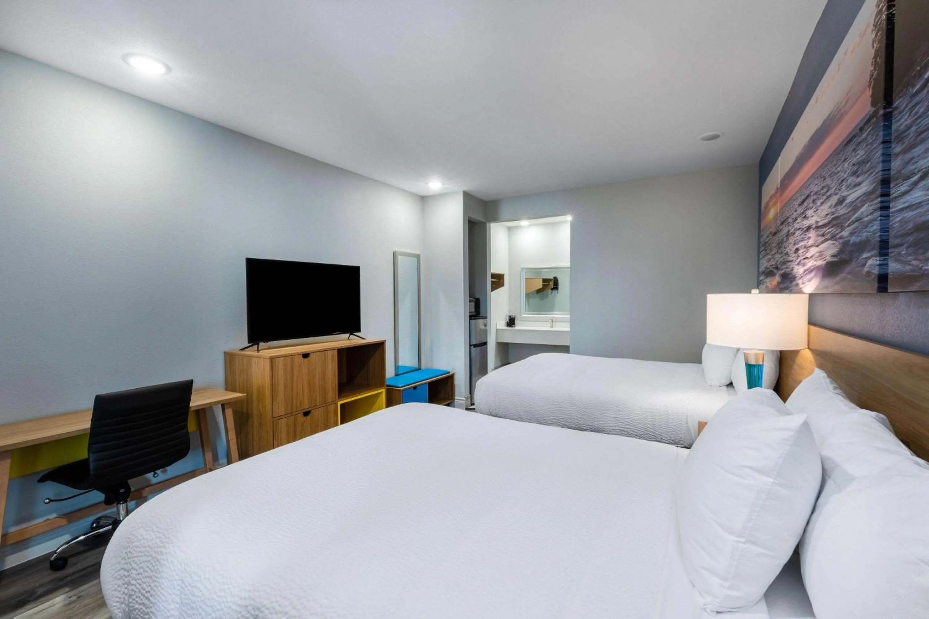 Photo of the whole room, Bed in Days Inn by Wyndham Minot