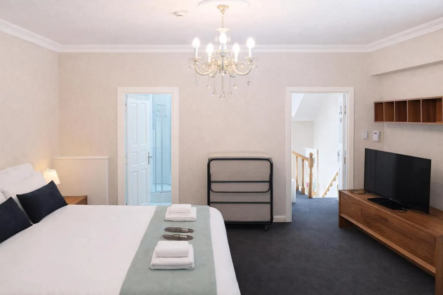Bedroom, Bed in valide-maide hotel
