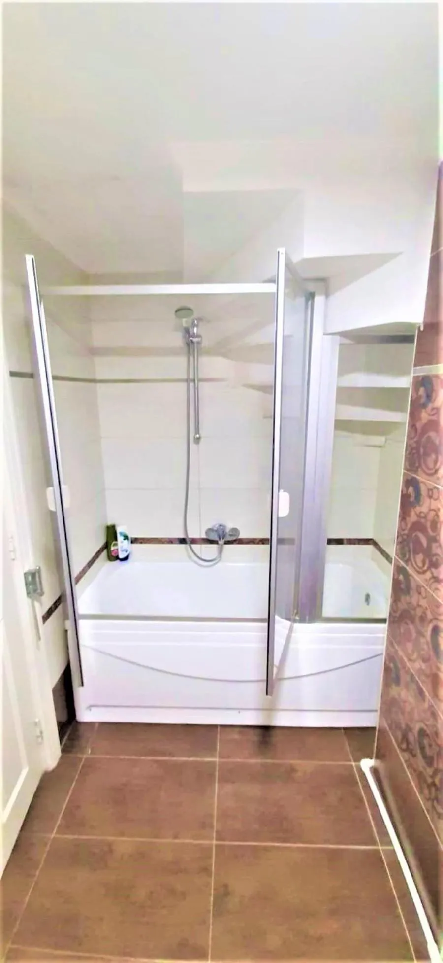 Bathroom in valide-maide hotel