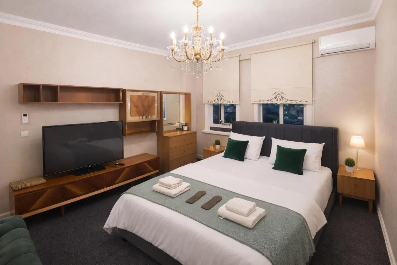 Bedroom, Bed in valide-maide hotel