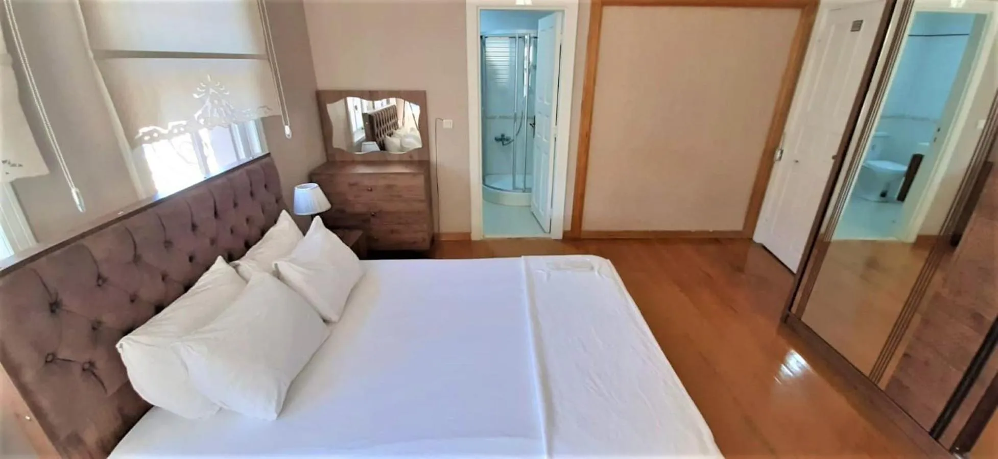 Bedroom, Bed in valide-maide hotel