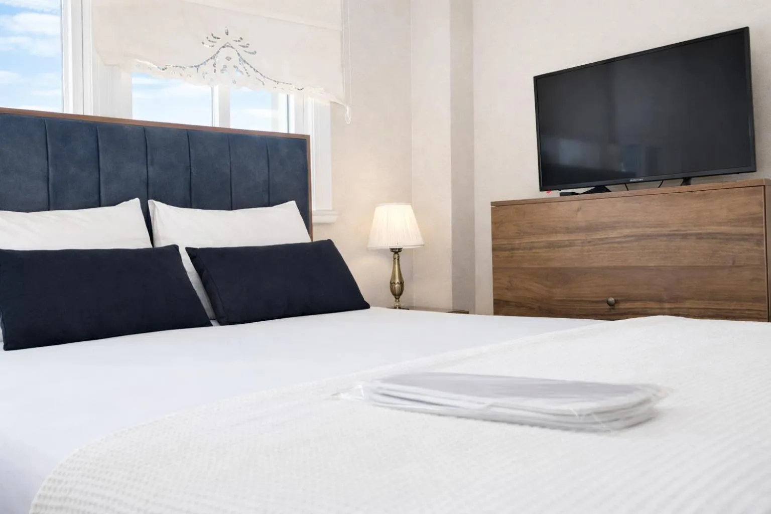 Bedroom, Bed in valide-maide hotel