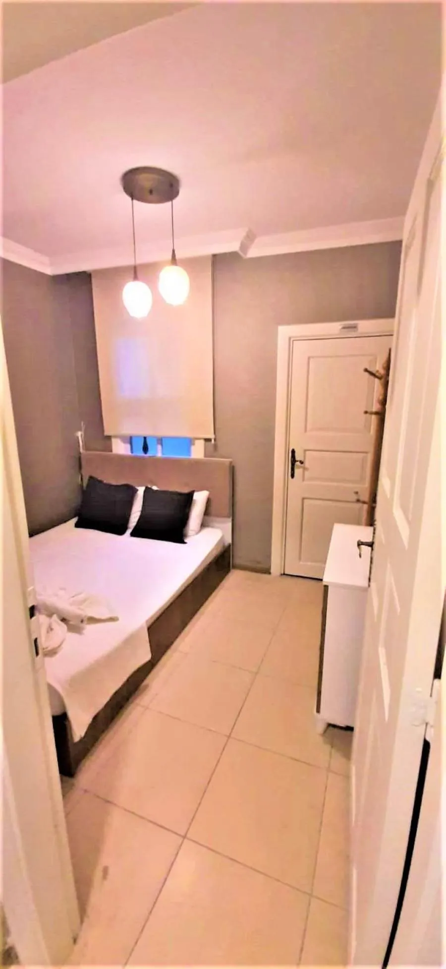 Bedroom, Bed in valide-maide hotel