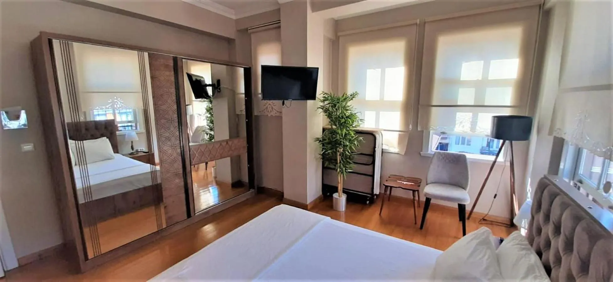 Bedroom, Bed in valide-maide hotel