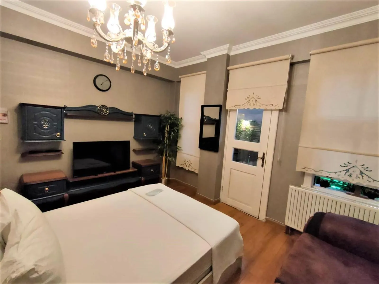 Living room, Bed in valide-maide hotel