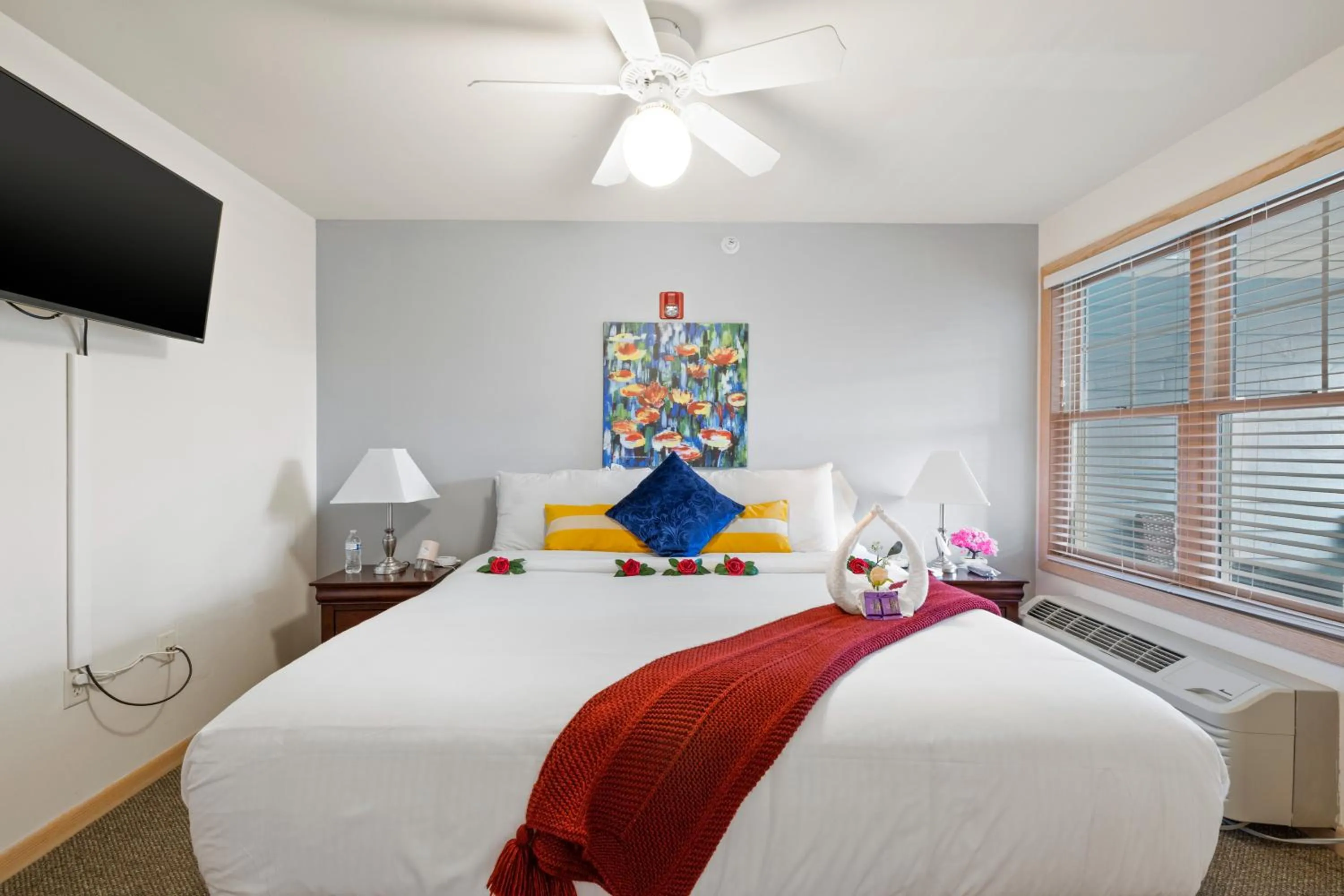 Bed in Mill Creek Hotel