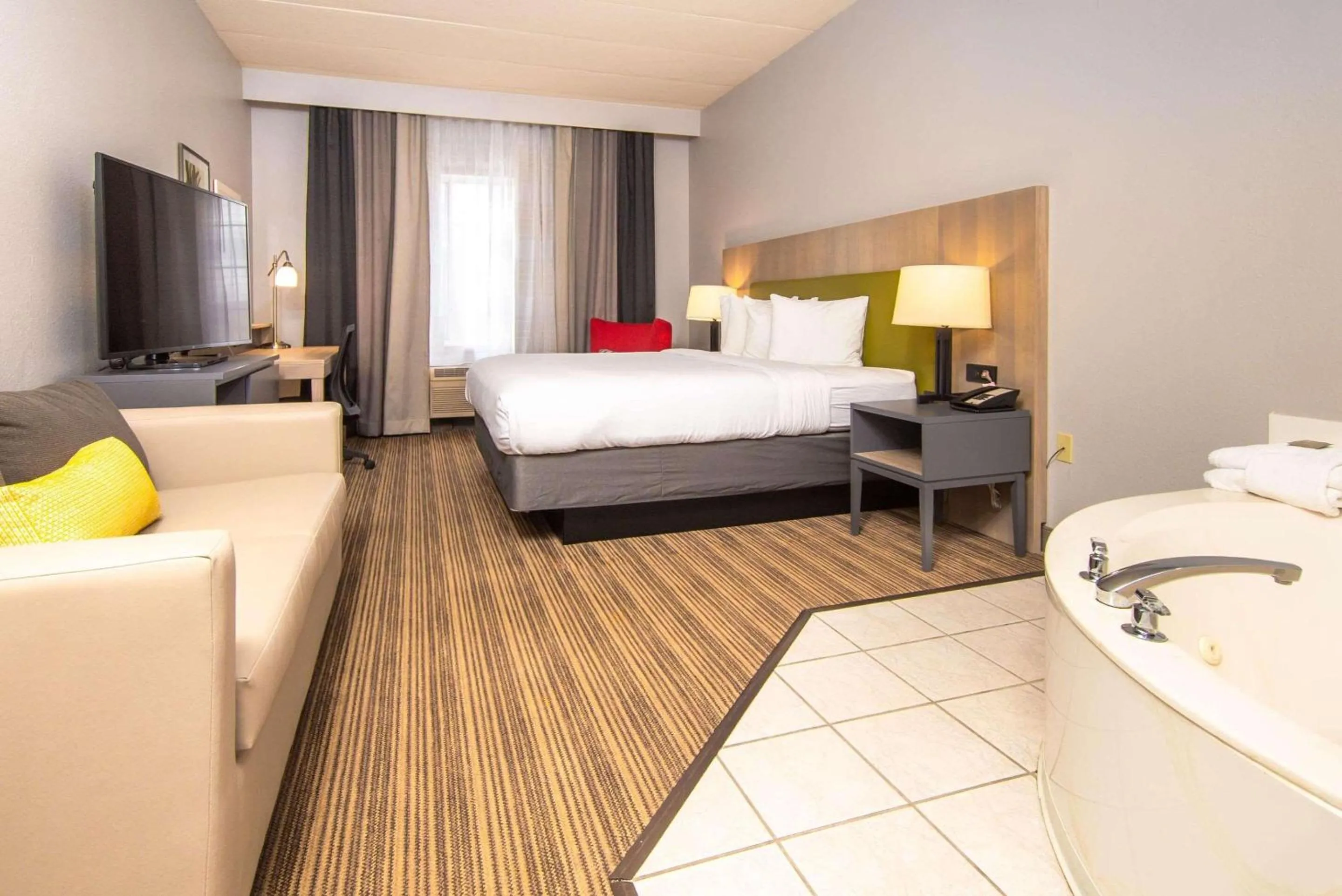 Bedroom, Bed in Country Inn & Suites by Radisson, Rapid City, SD