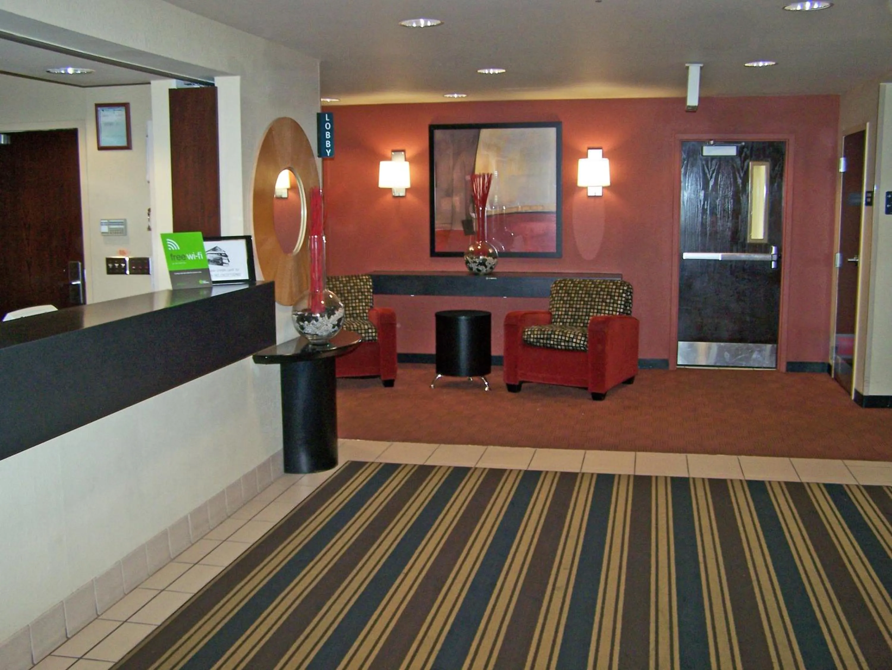 Lobby or reception, Lobby/Reception in Suburban Studios Minneapolis Bloomington