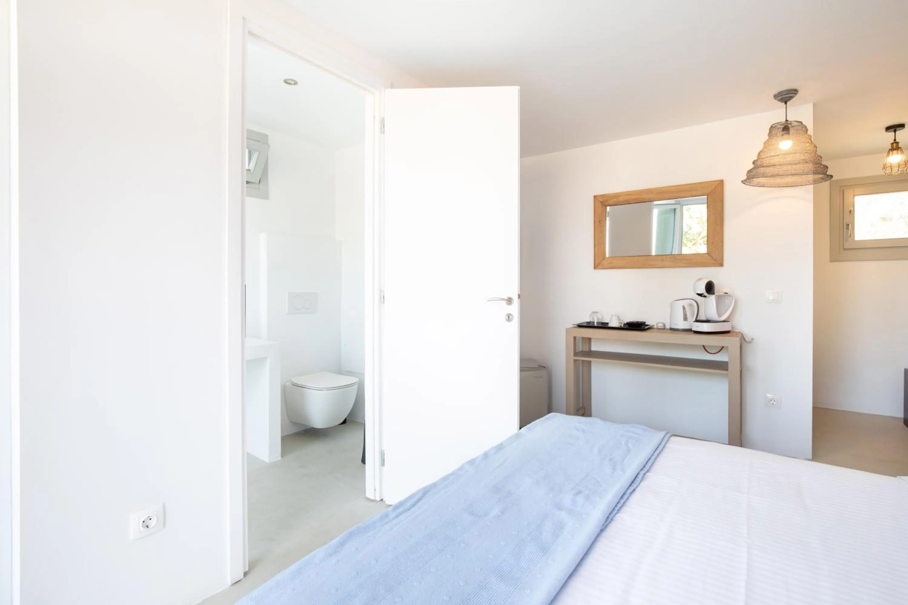 Toilet, Bed in The Summit of Mykonos