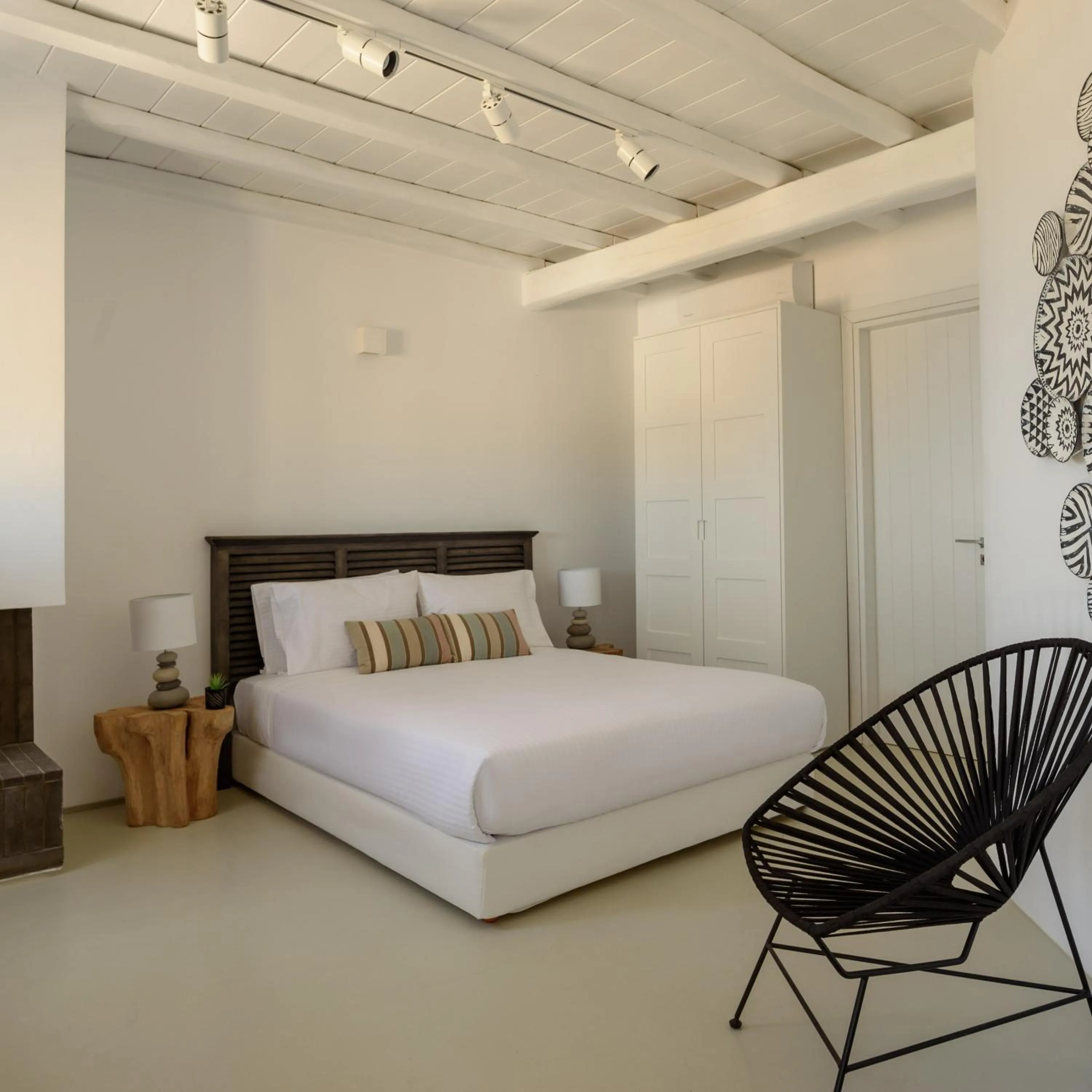 Photo of the whole room, Bed in The Summit of Mykonos