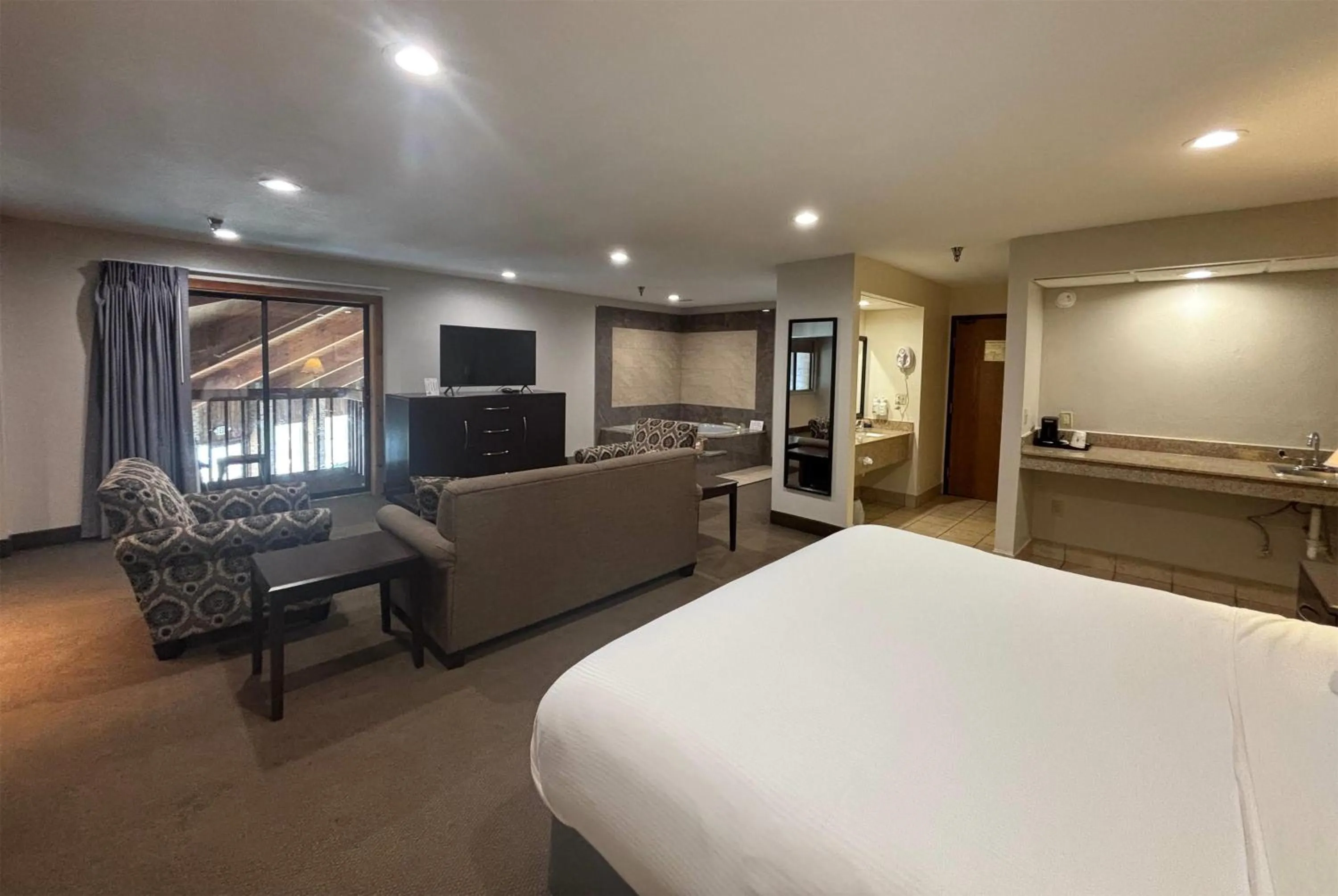 Photo of the whole room, Bed in Baymont by Wyndham Tuscola