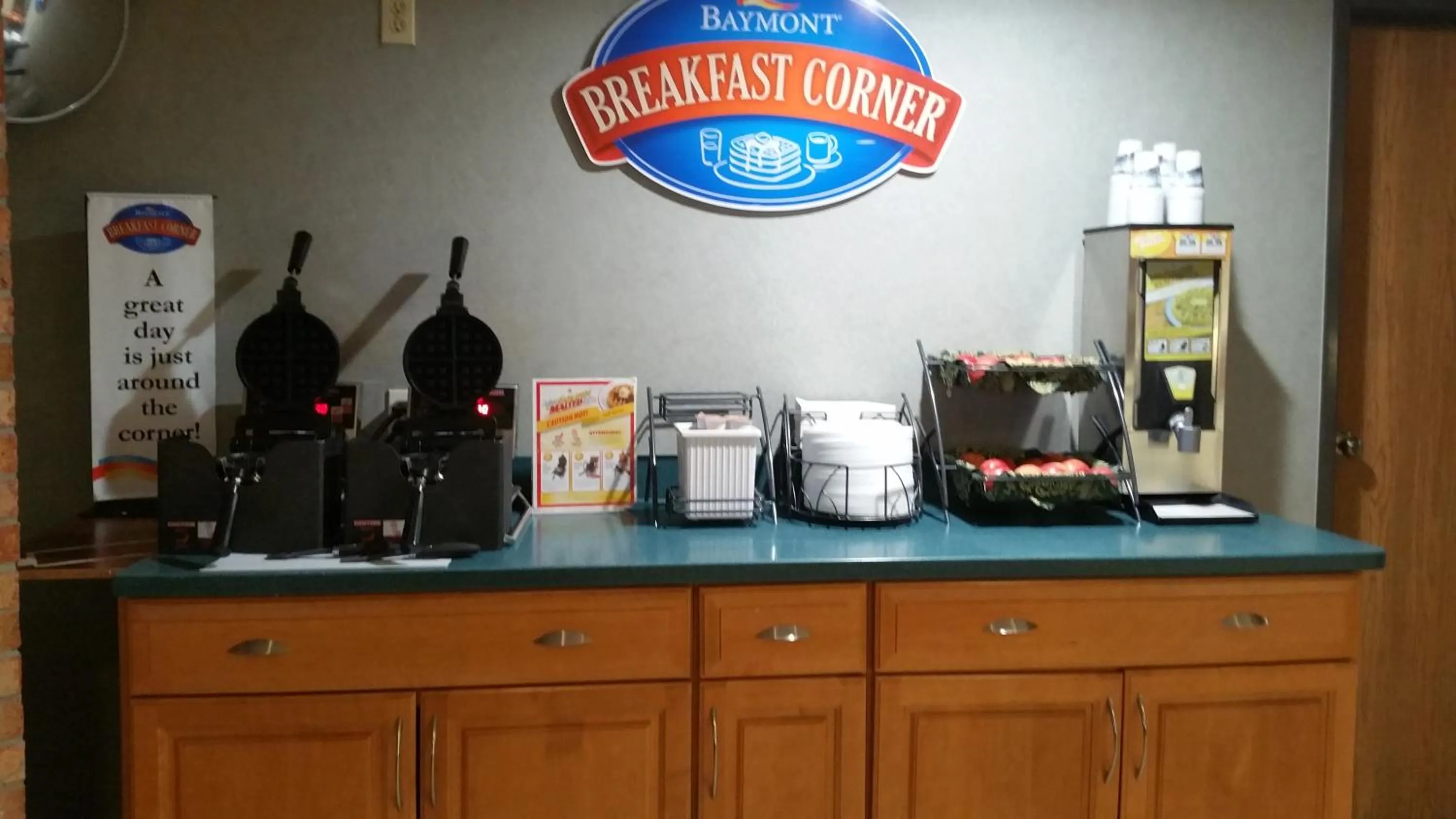 Coffee/tea facilities in Baymont by Wyndham Tuscola