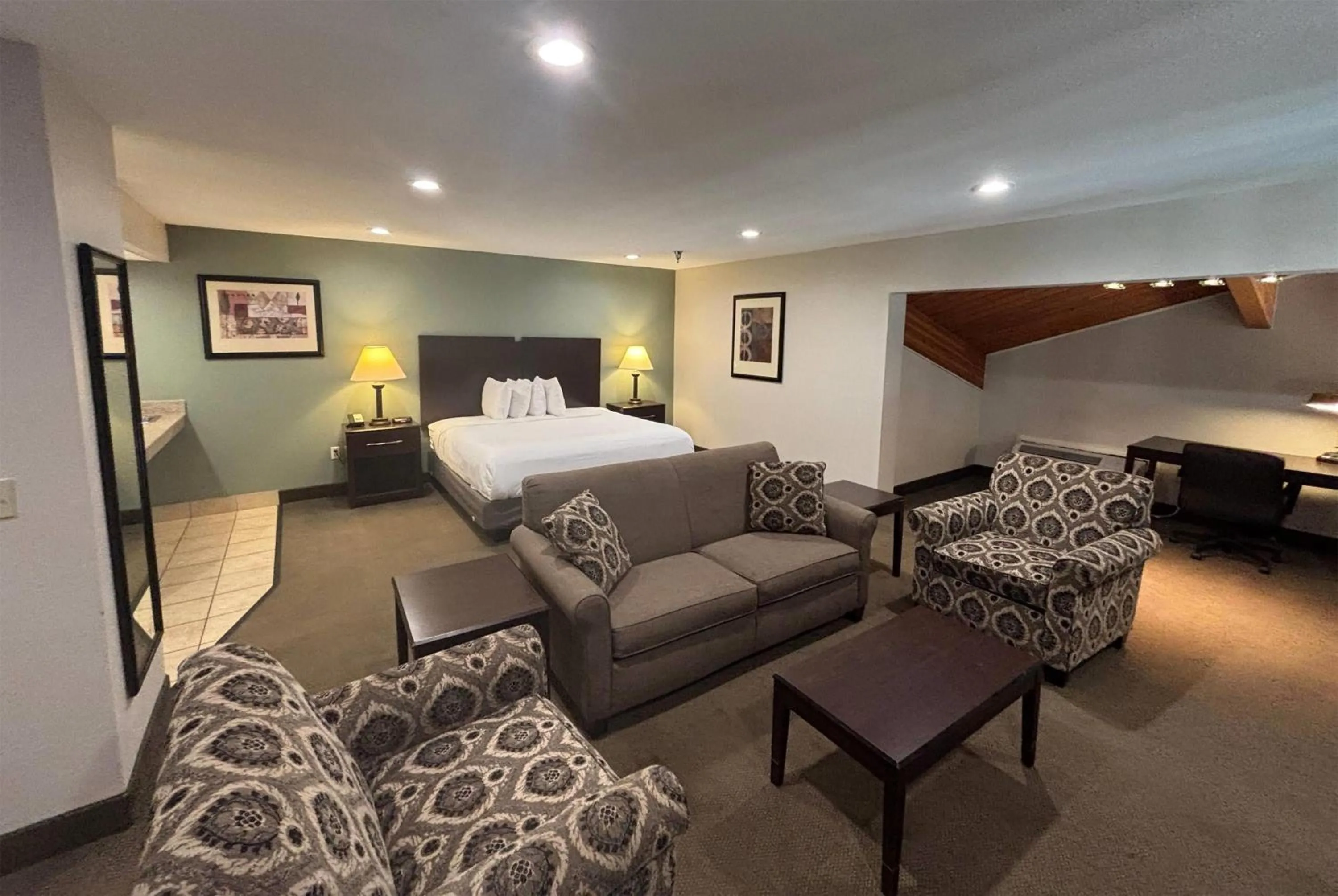 Photo of the whole room, Bed in Baymont by Wyndham Tuscola