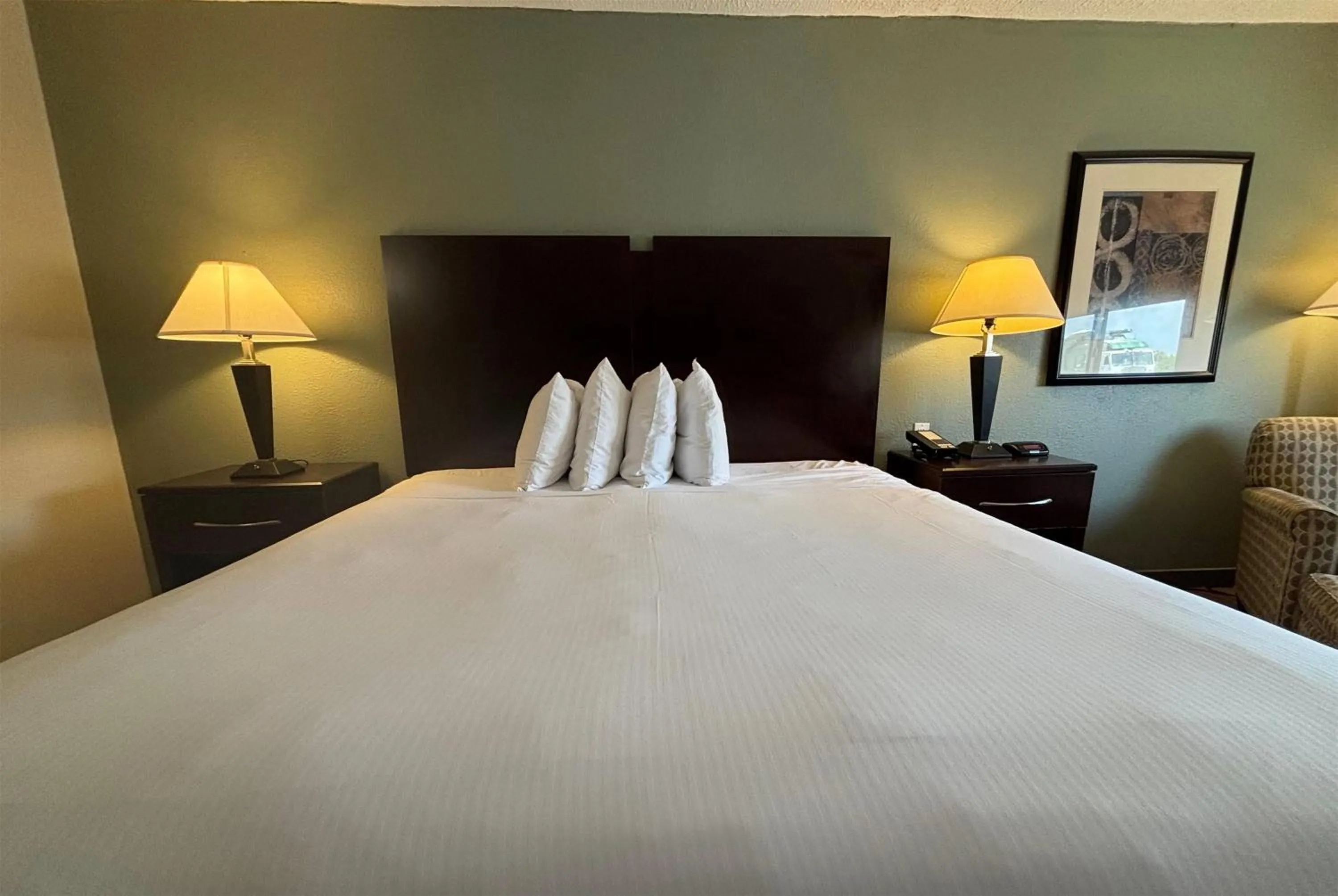 Photo of the whole room, Bed in Baymont by Wyndham Tuscola