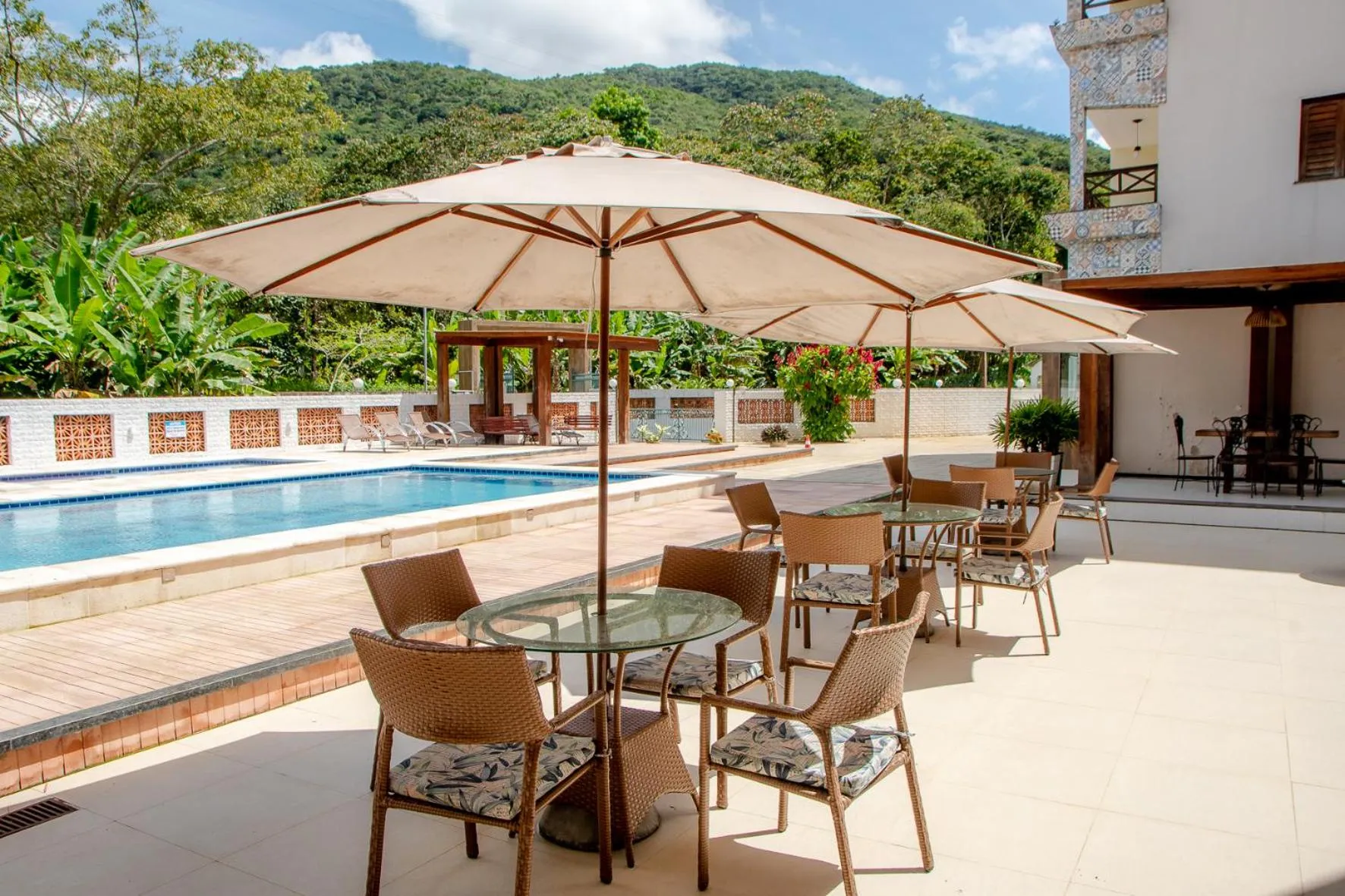 HOTEL CANTINHO DAS FLORES