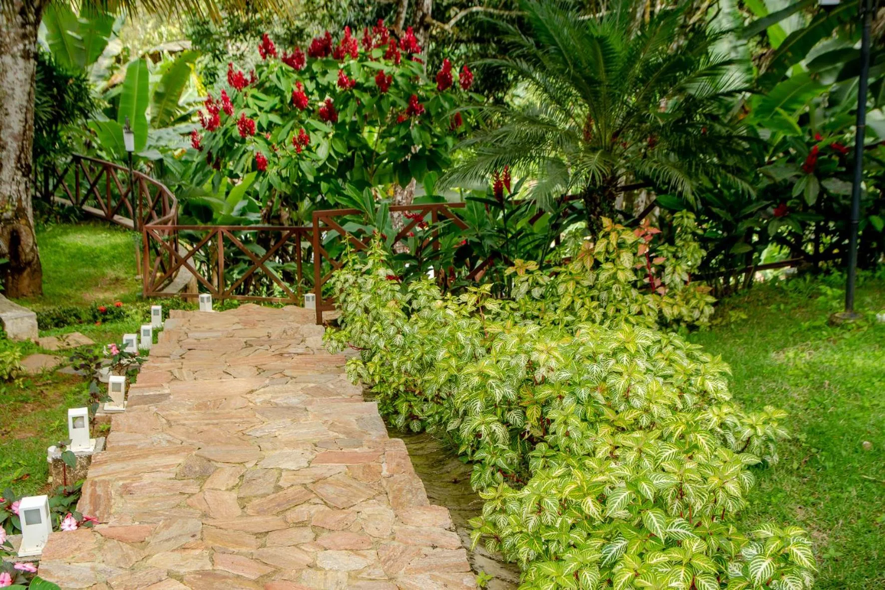 HOTEL CANTINHO DAS FLORES