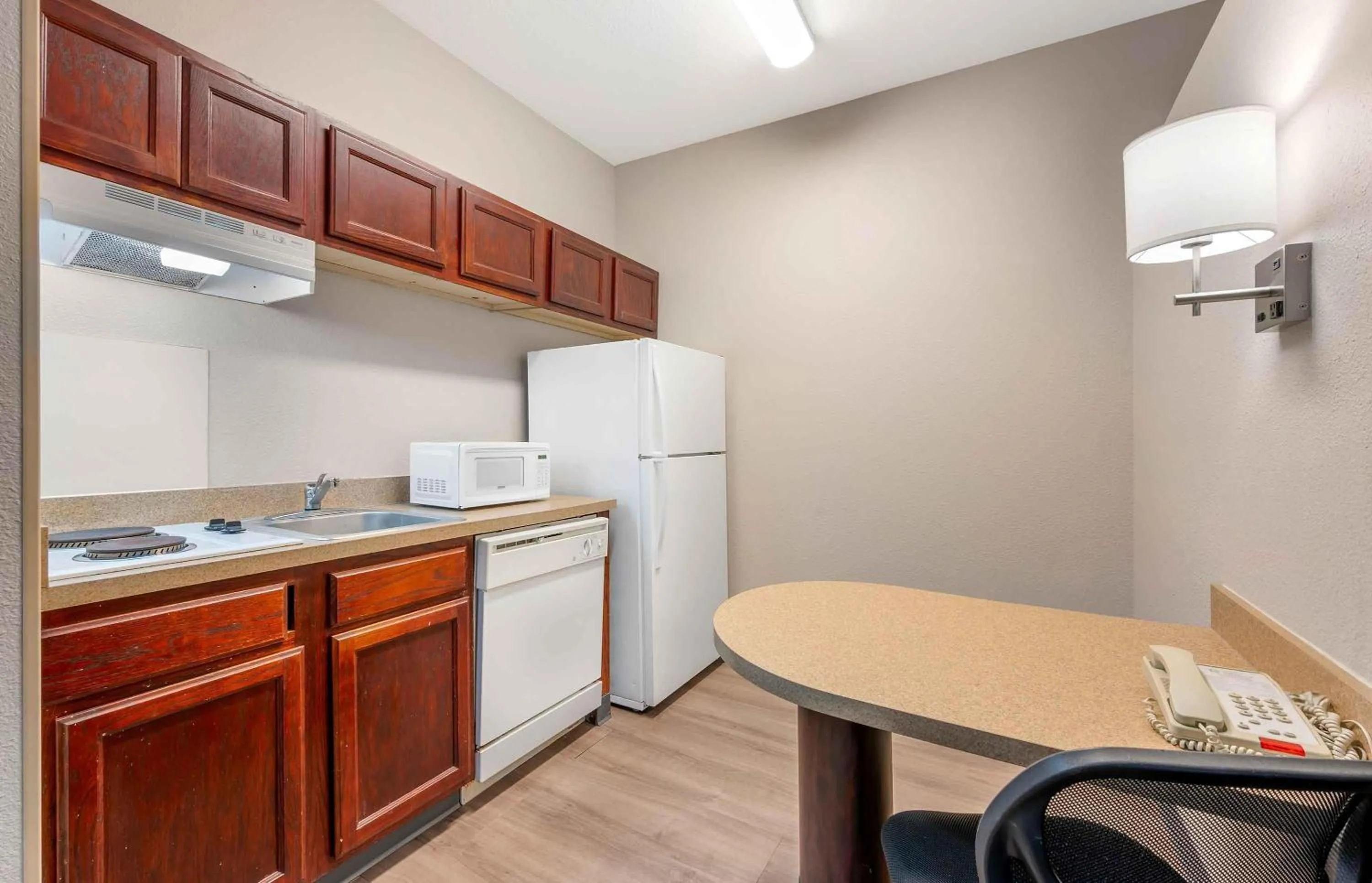 Kitchen or kitchenette in Extended Stay America Suites - Indianapolis - Airport - W Southern Ave
