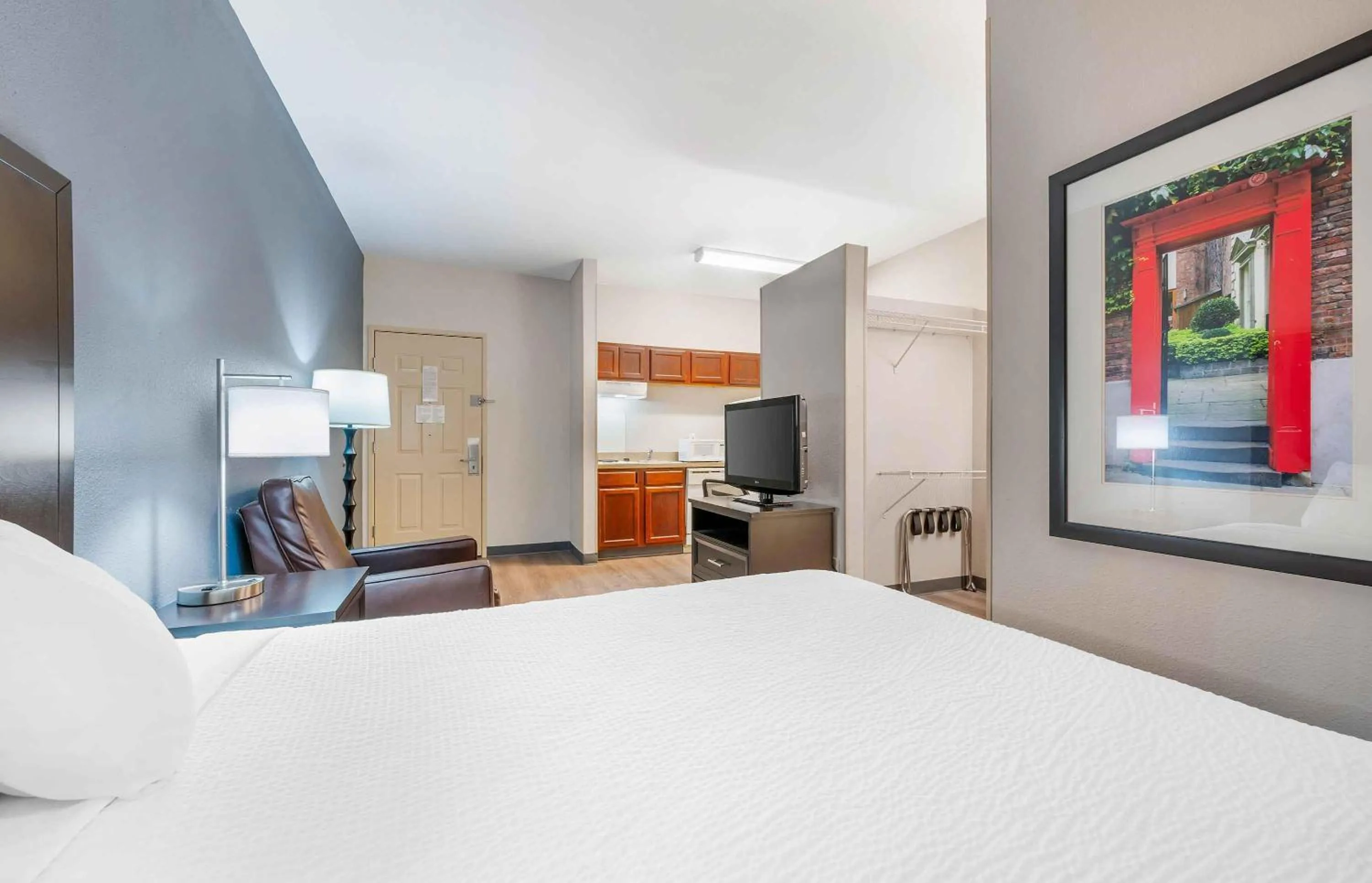 Bedroom, Bed in Extended Stay America Suites - Indianapolis - Airport - W Southern Ave