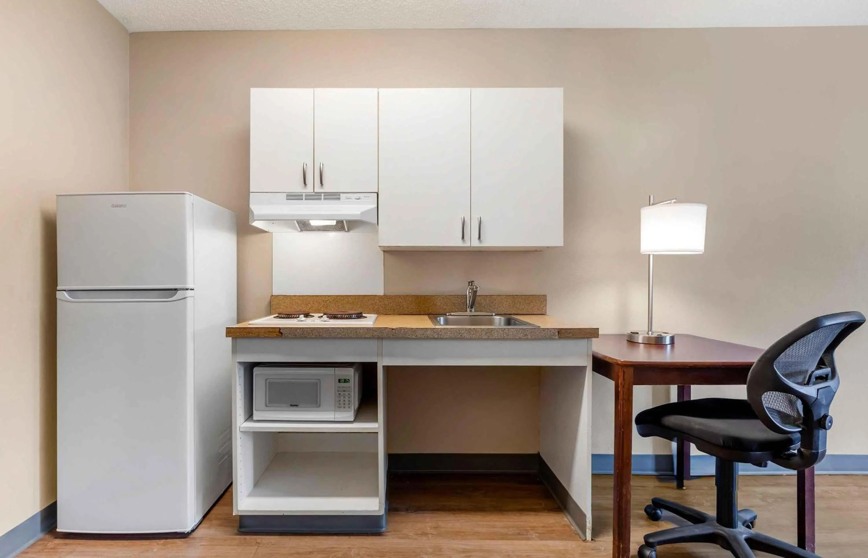 Kitchen or kitchenette in Extended Stay America Suites - Indianapolis - Airport - W Southern Ave