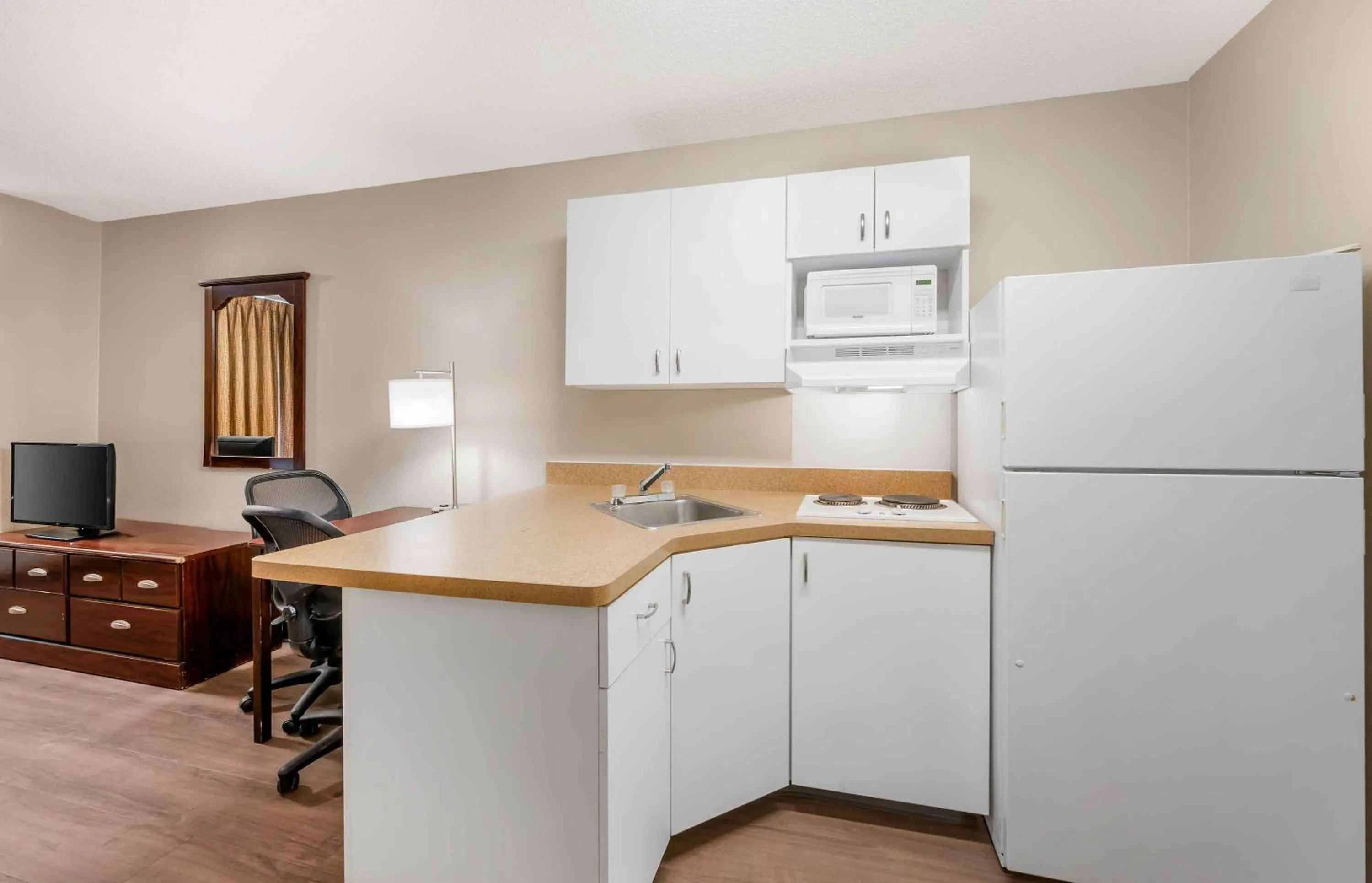 Kitchen or kitchenette in Extended Stay America Suites - Fort Wayne - South