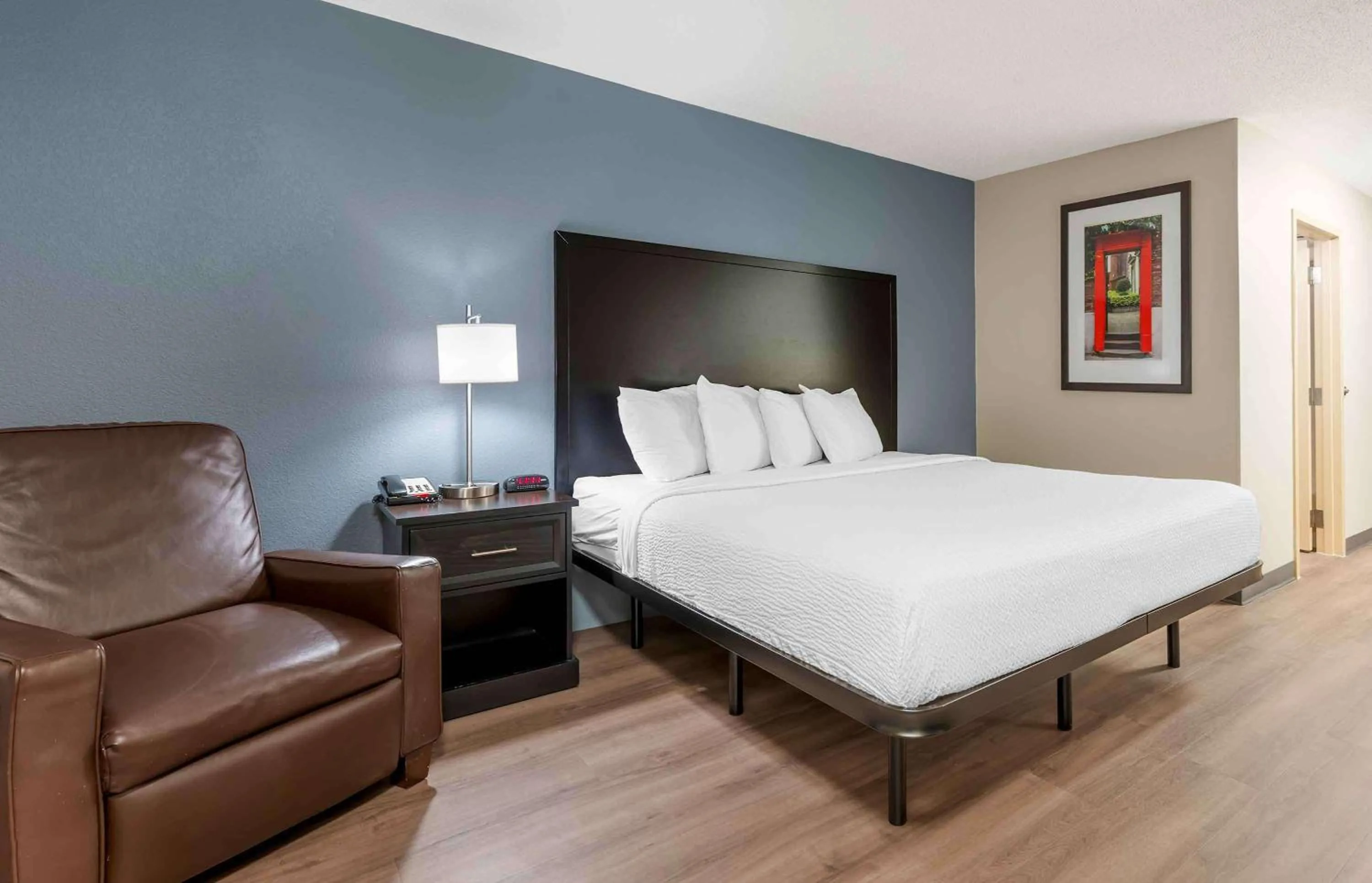 Bedroom, Bed in Extended Stay America Suites - Fort Wayne - South