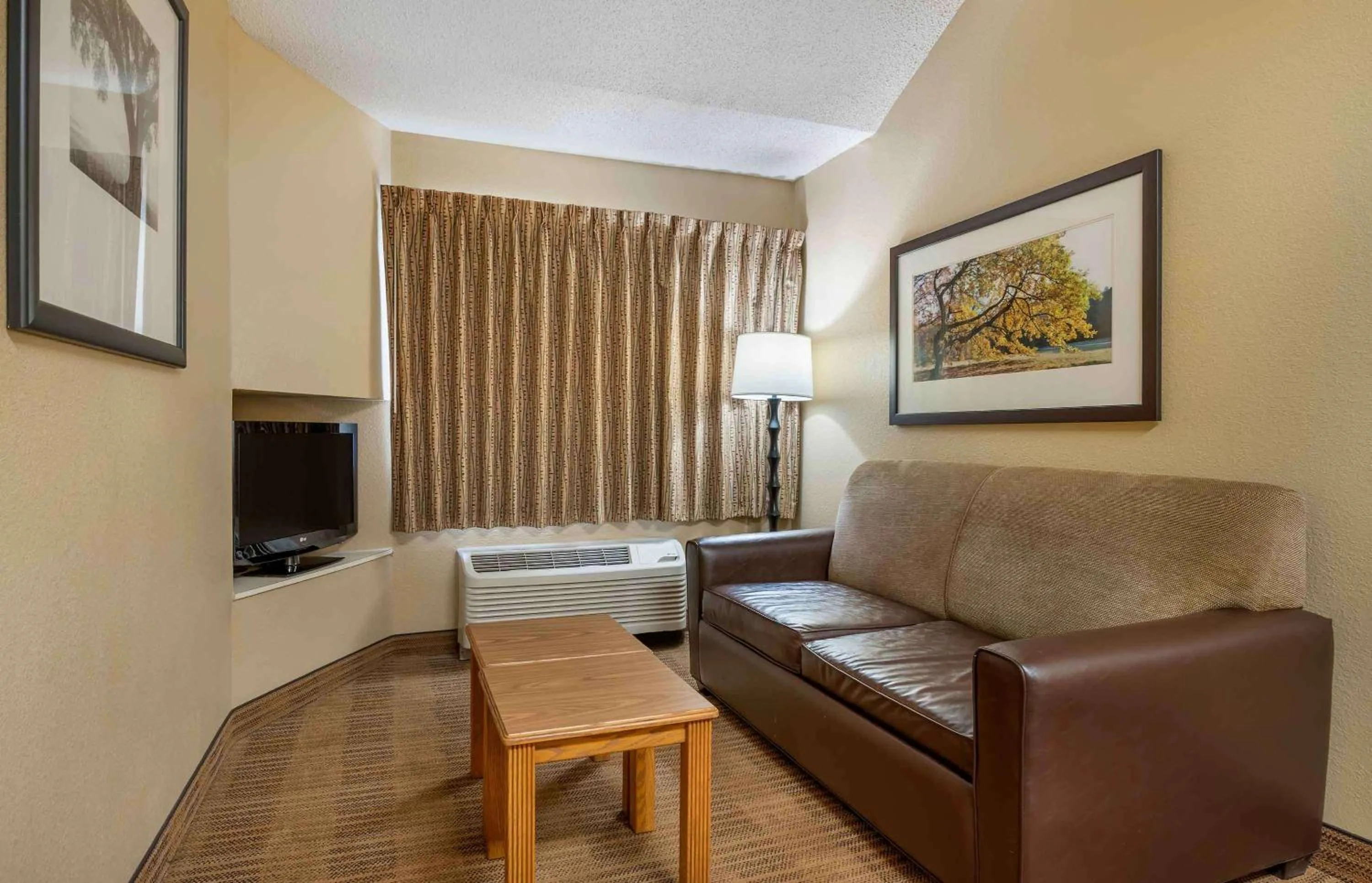 Bedroom in Extended Stay America Suites - Indianapolis - West 86th St