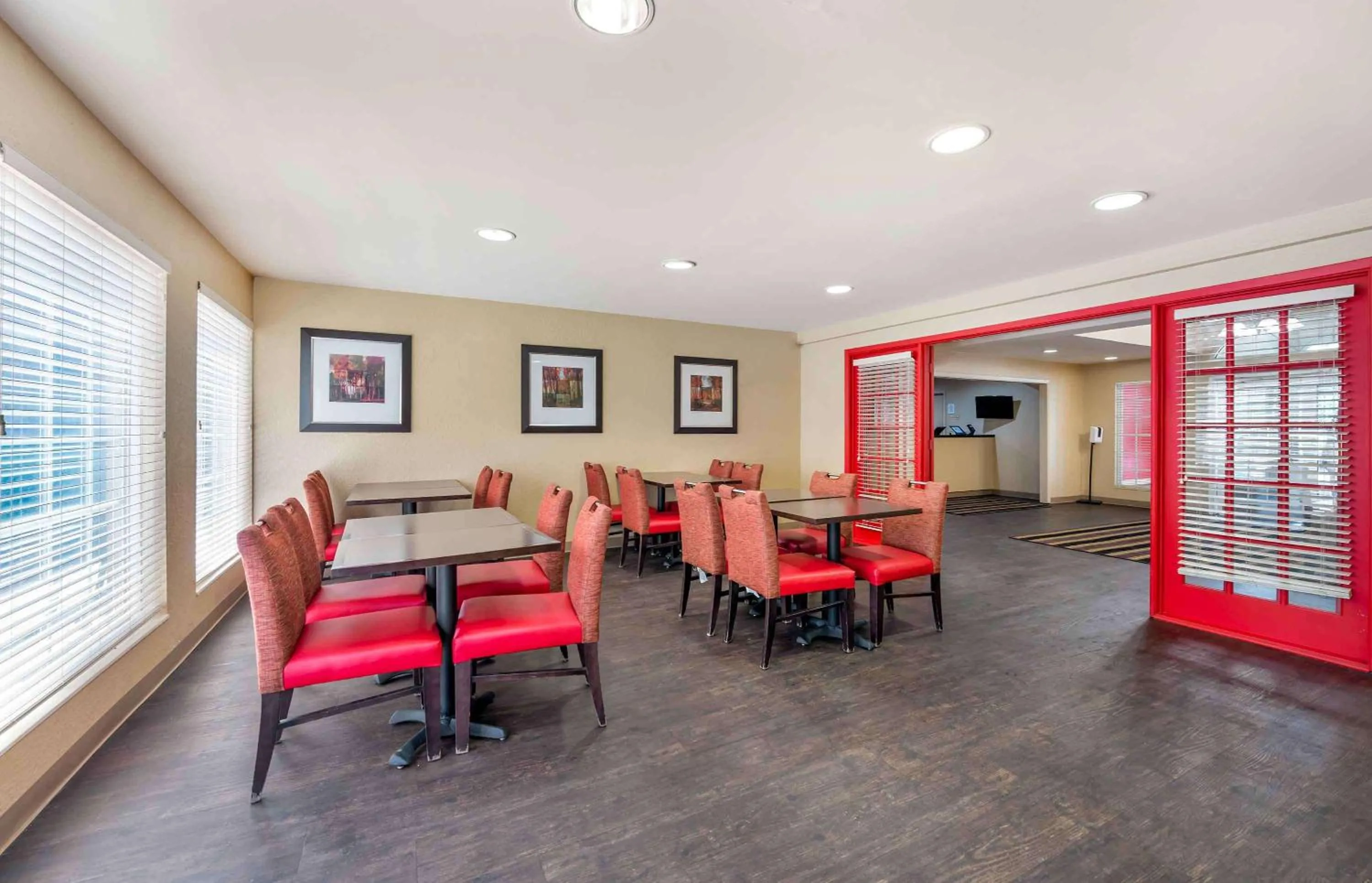 Breakfast in Extended Stay America Suites - Indianapolis - West 86th St