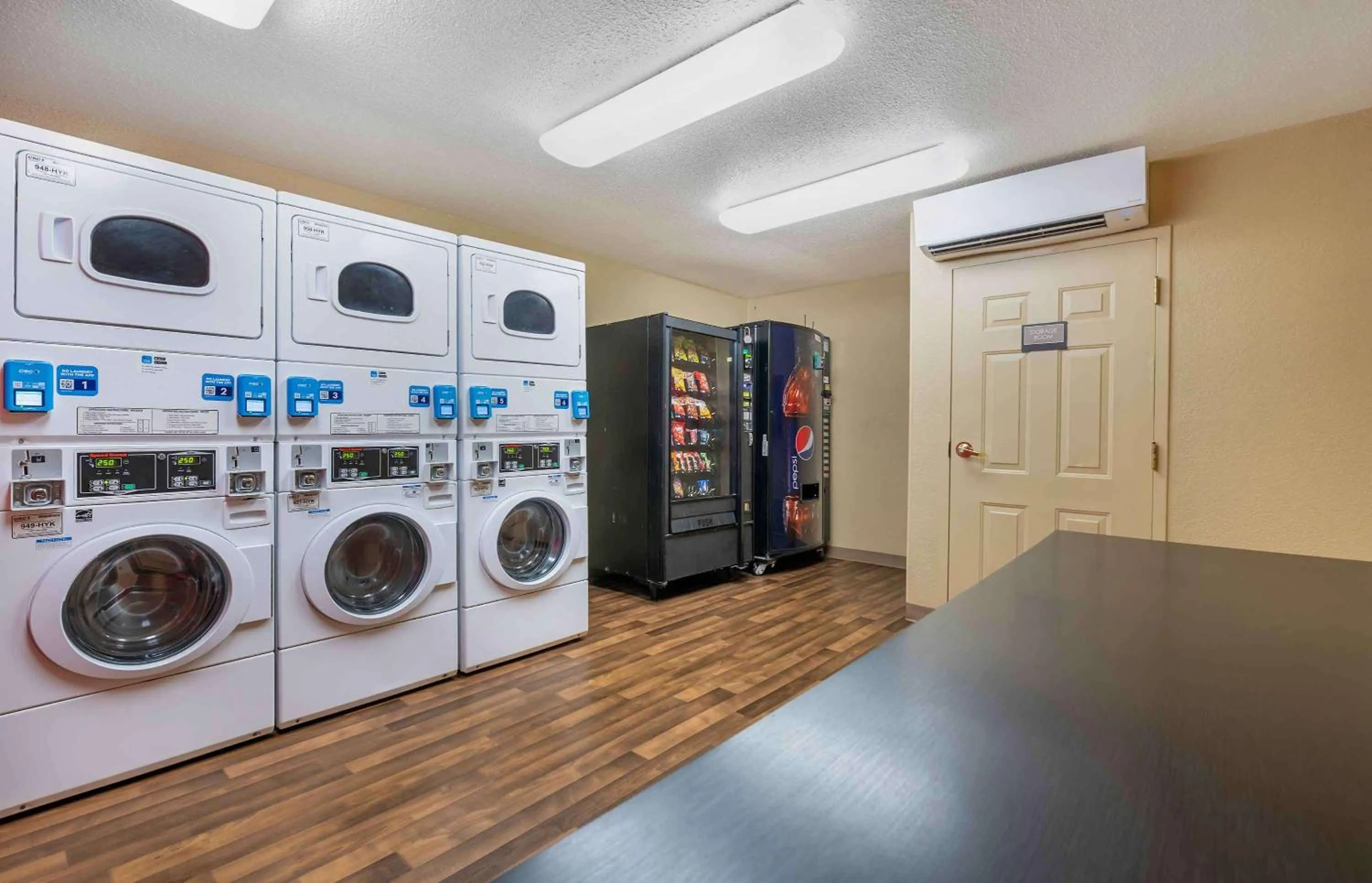 Property building in Extended Stay America Suites - Indianapolis - West 86th St