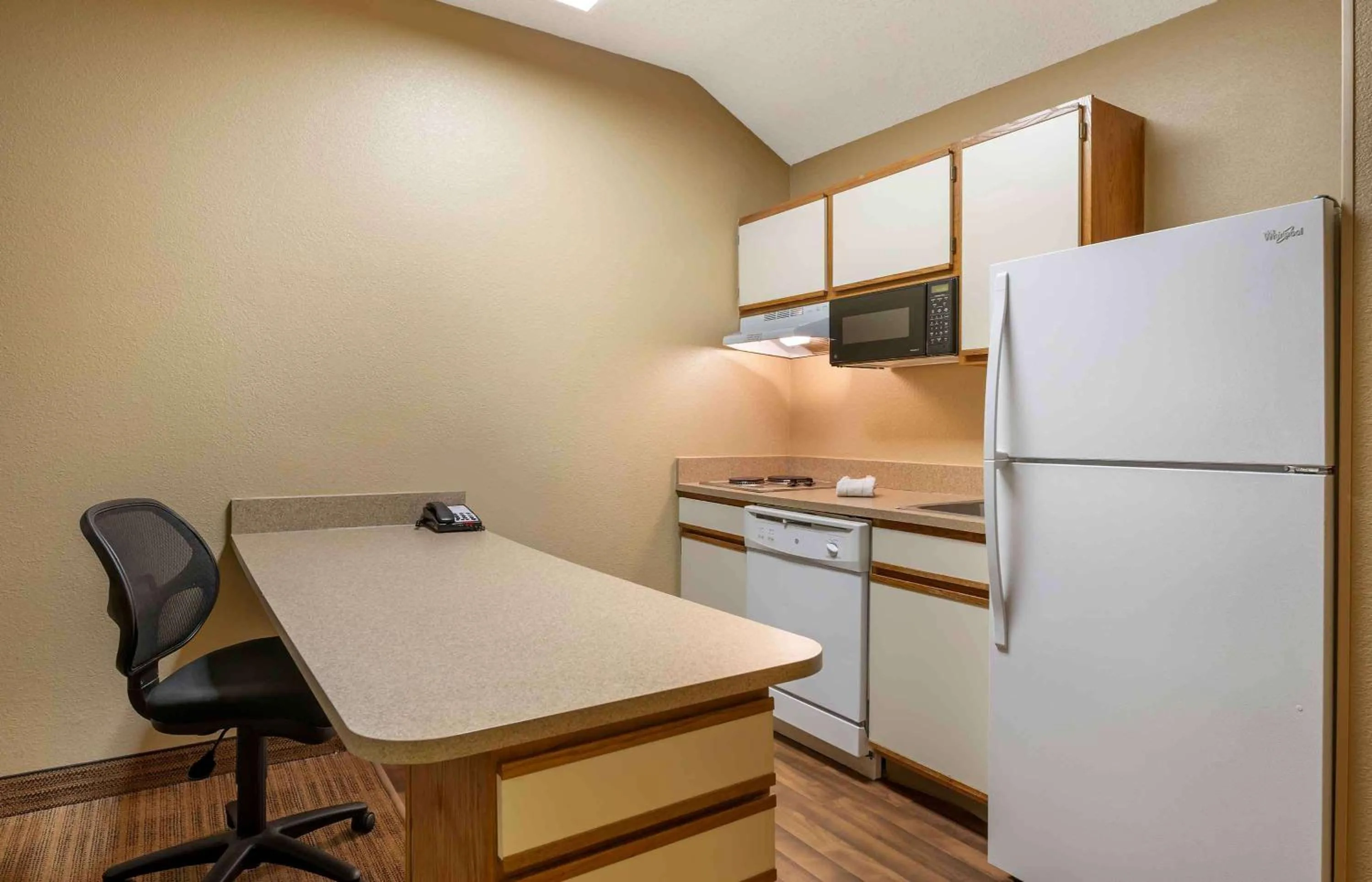 Kitchen or kitchenette in Extended Stay America Suites - Indianapolis - West 86th St