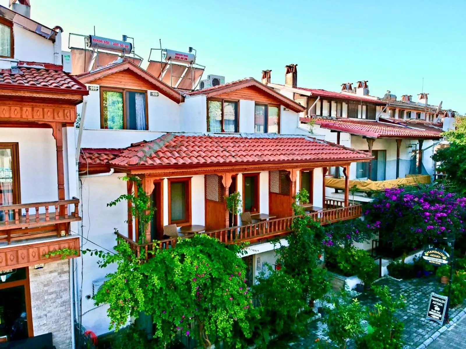 Facade/entrance in MANDALİN AKYAKA