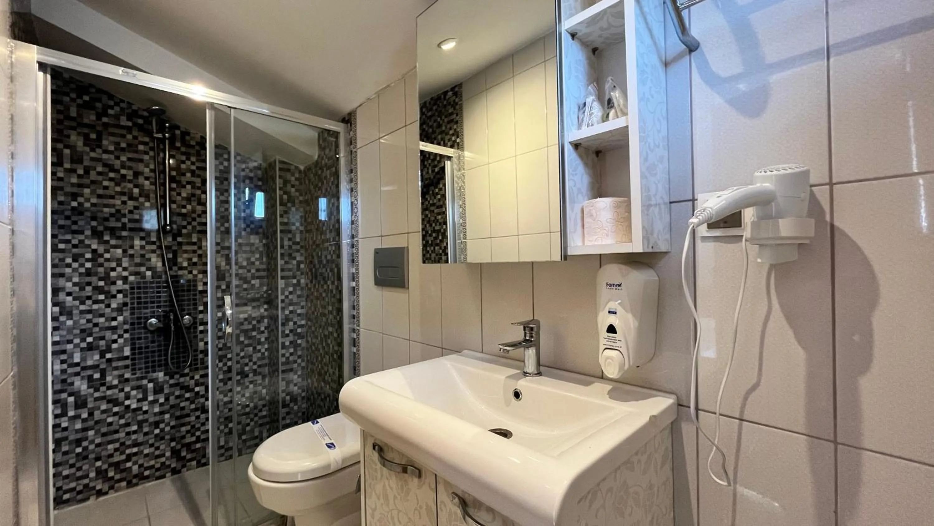 Shower in MANDALİN AKYAKA