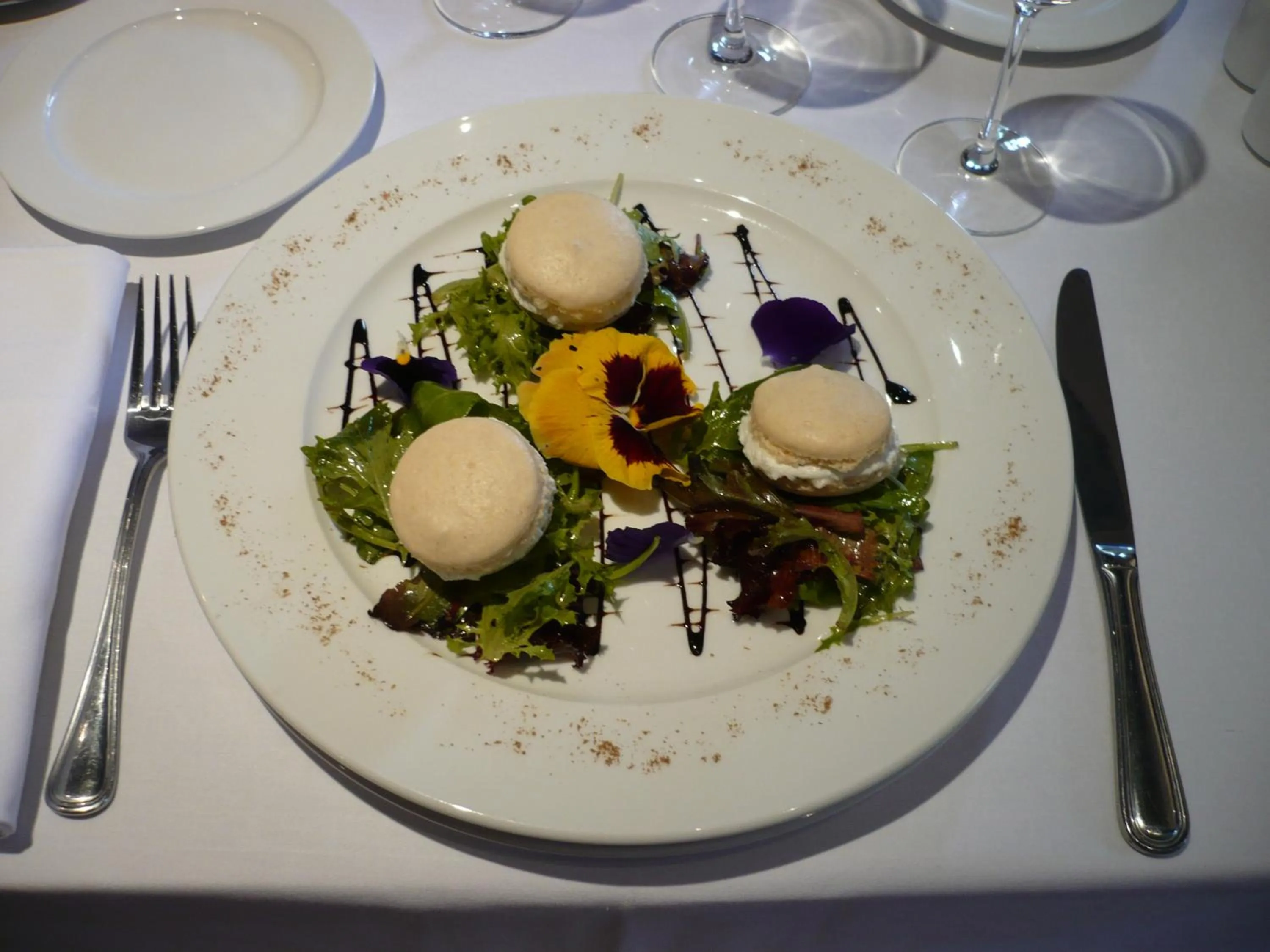 Food in Le Manoir de Pierre Levée, The Originals Collection