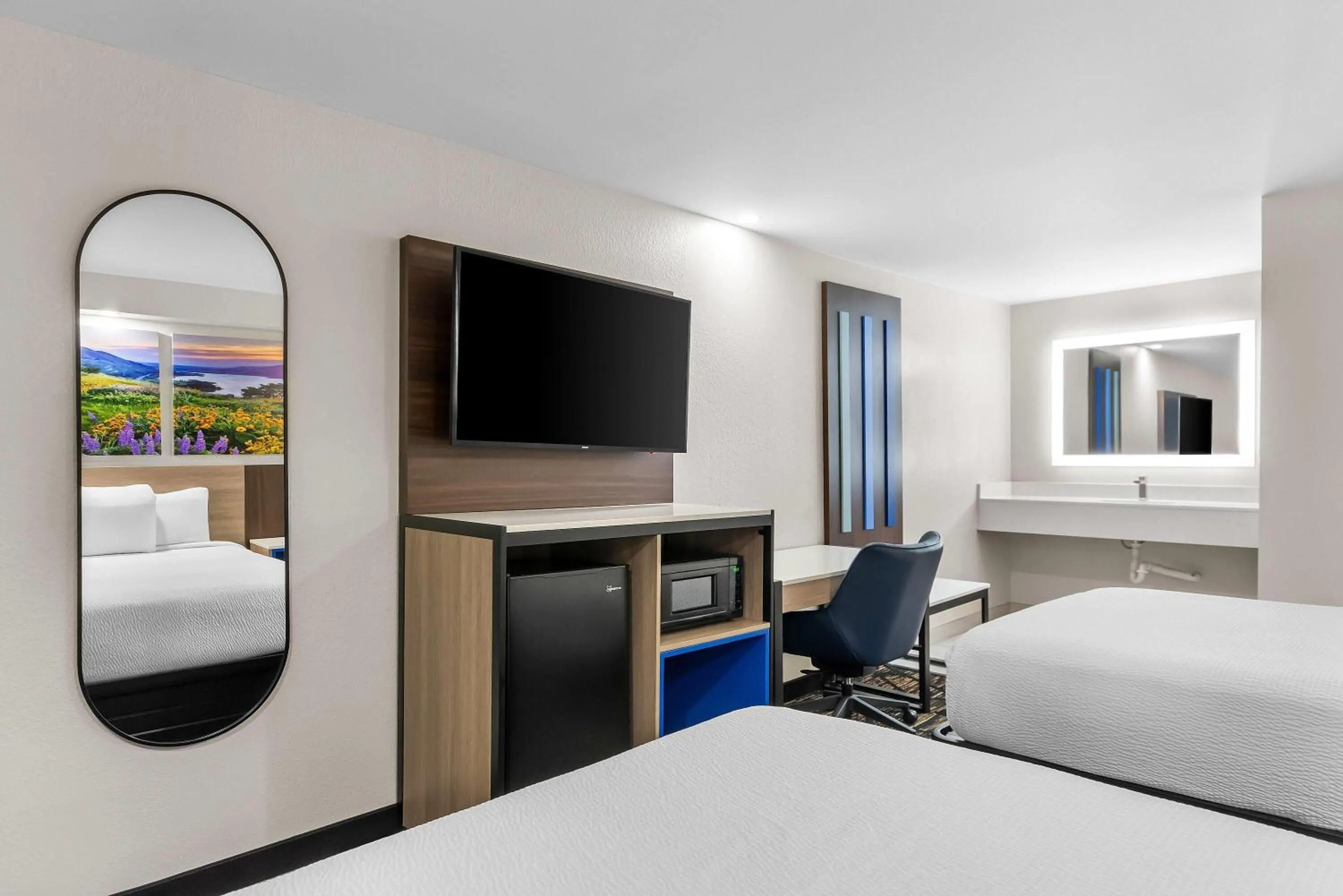 Bed in Days Inn by Wyndham Indianapolis East Post Road