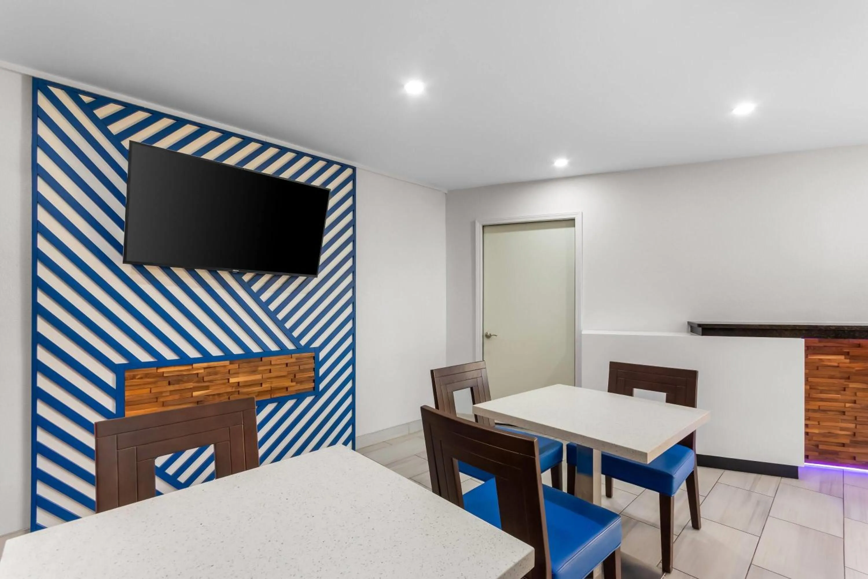 Lobby or reception in Days Inn by Wyndham Indianapolis East Post Road