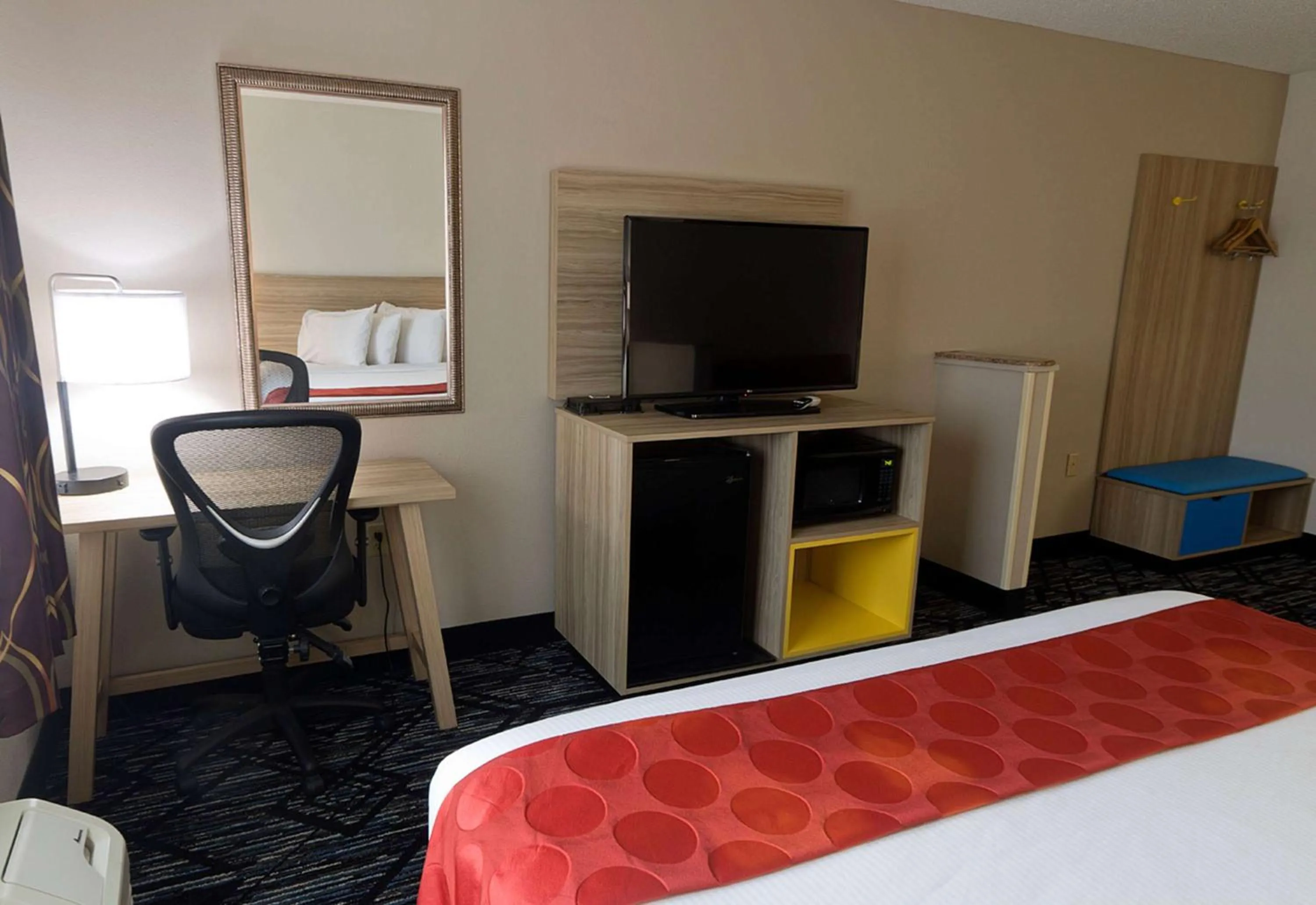 Photo of the whole room, Bed in Ramada Limited Decatur