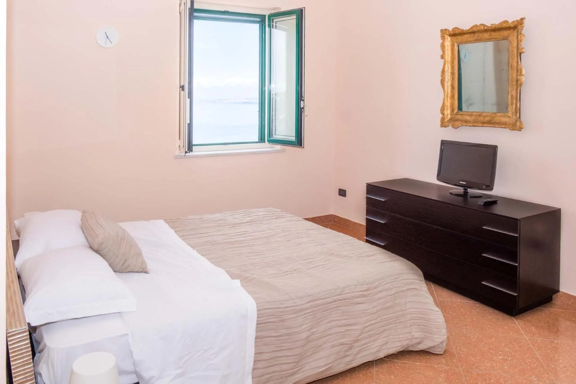 Photo of the whole room in Casa MareLuna