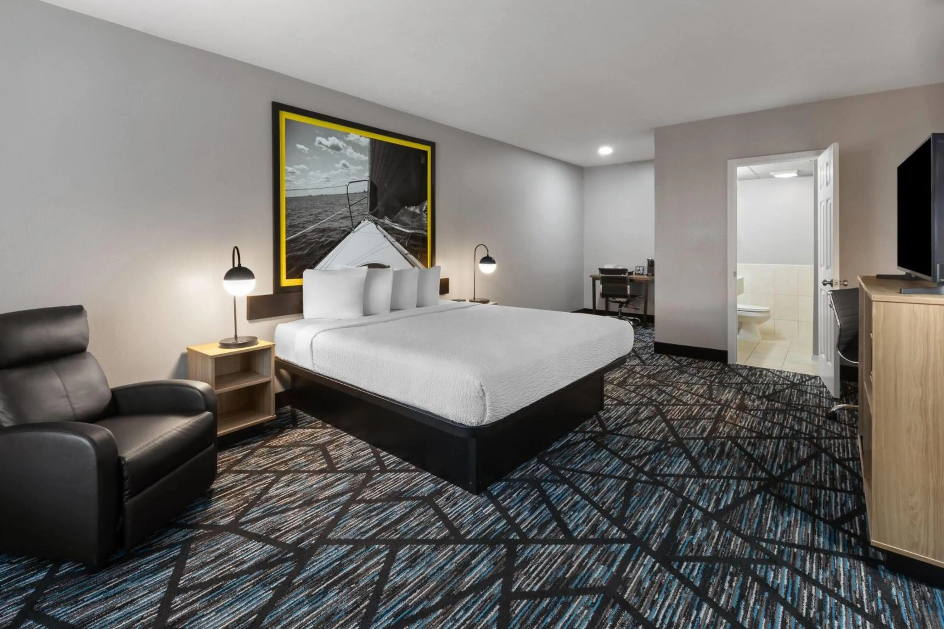 Photo of the whole room, Bed in Super 8 by Wyndham Traverse City