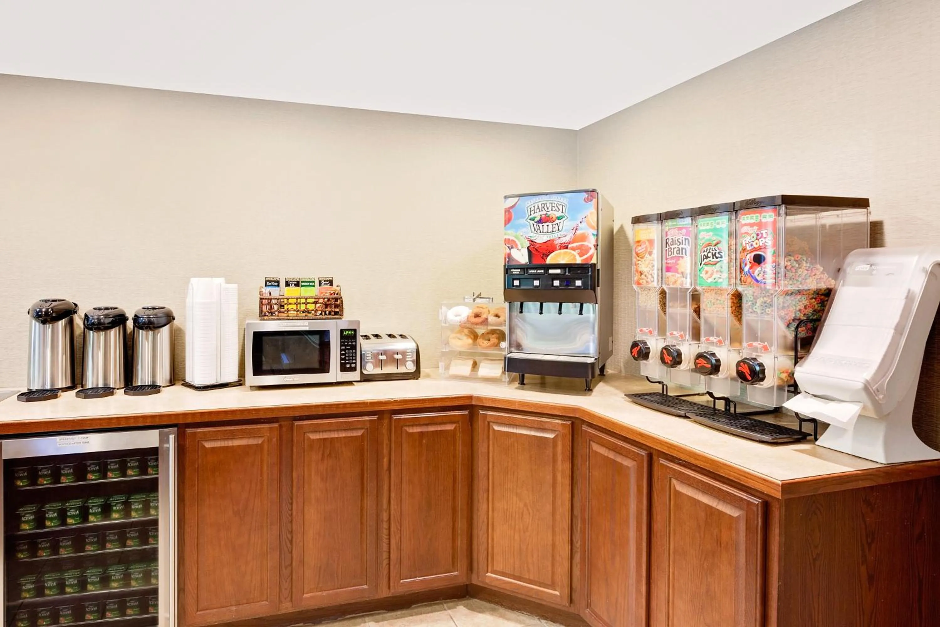 Continental breakfast in Super 8 by Wyndham Traverse City