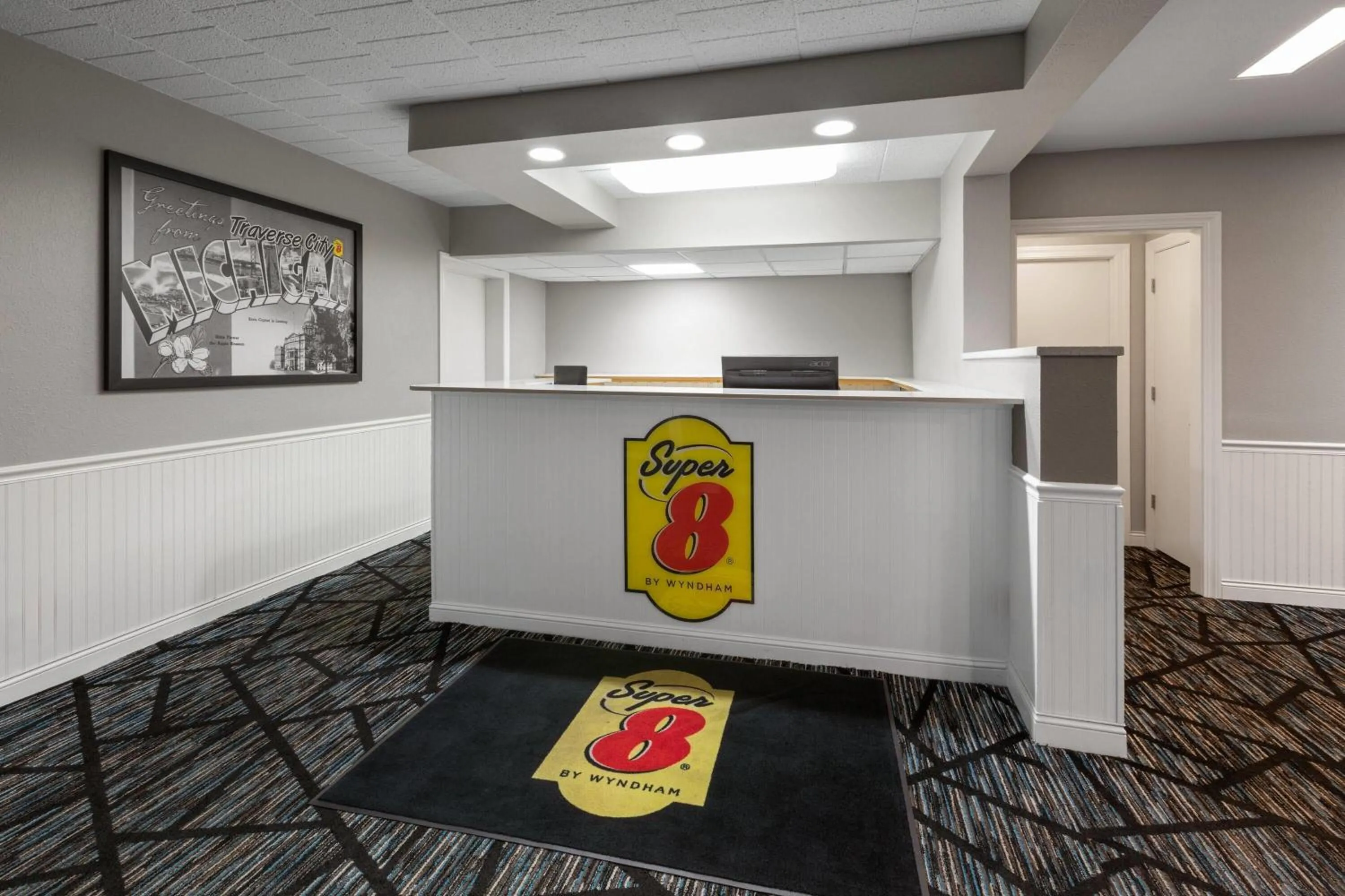 Lobby or reception in Super 8 by Wyndham Traverse City
