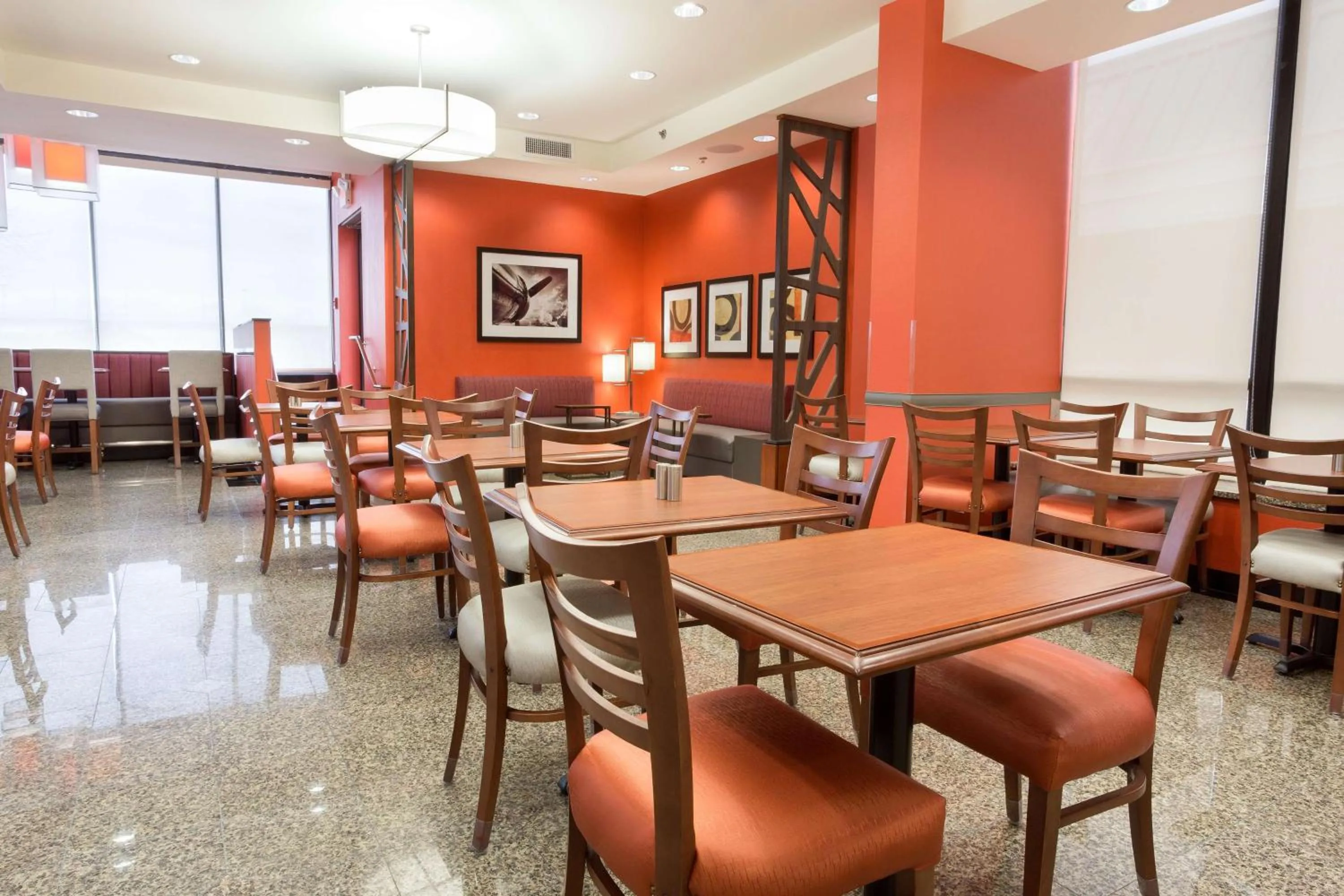 Restaurant/places to eat in Drury Inn & Suites St. Louis Airport