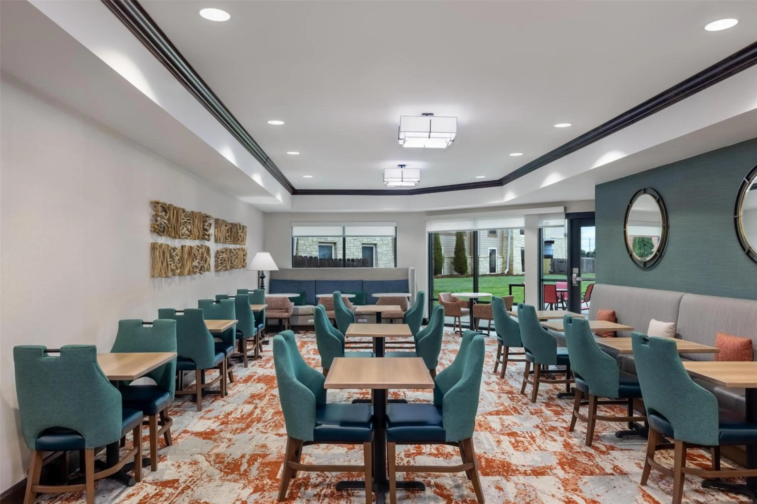 Breakfast in Hampton Inn & Suites I-35/Mulvane