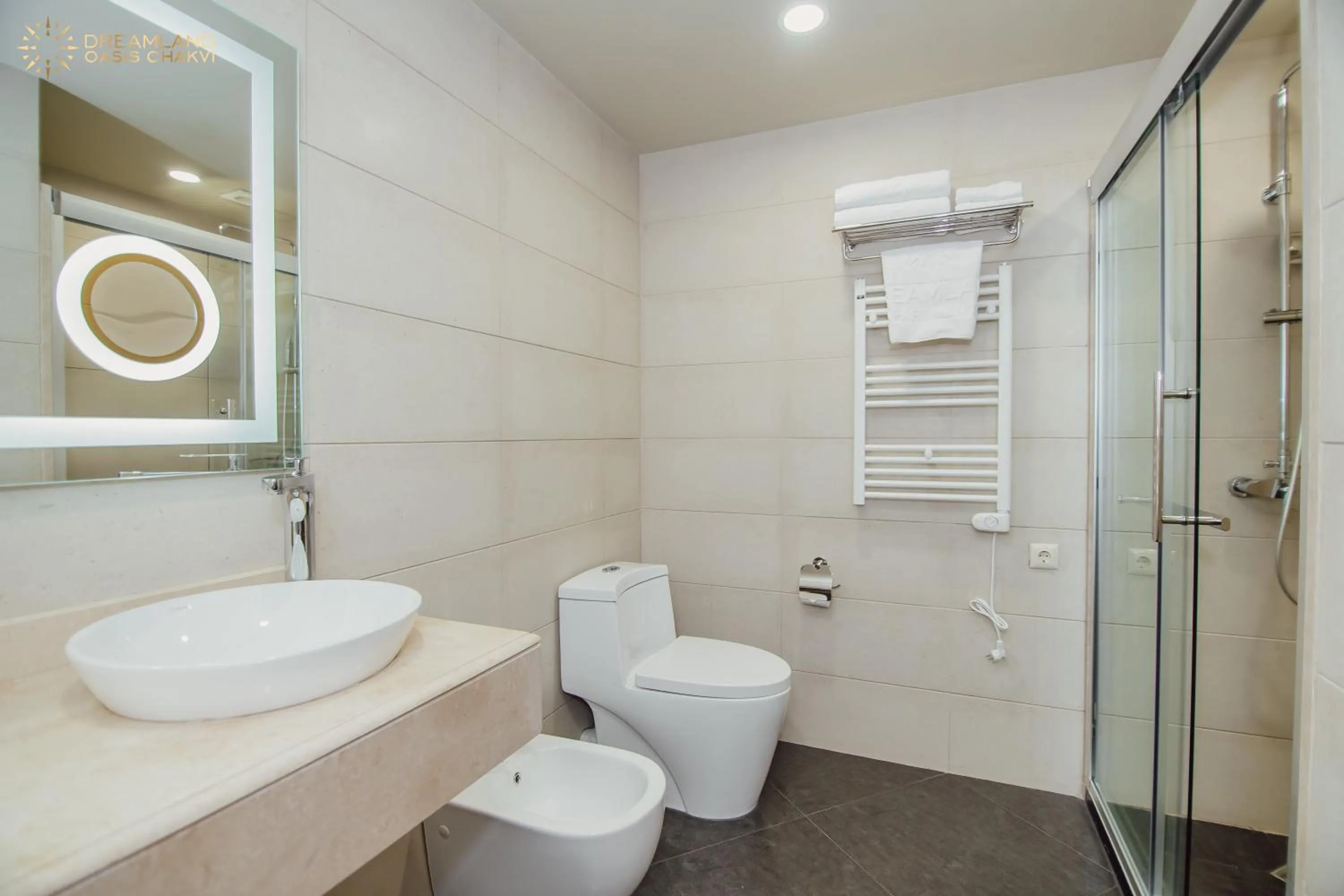 Shower in Dreamland Oasis Aparthotel