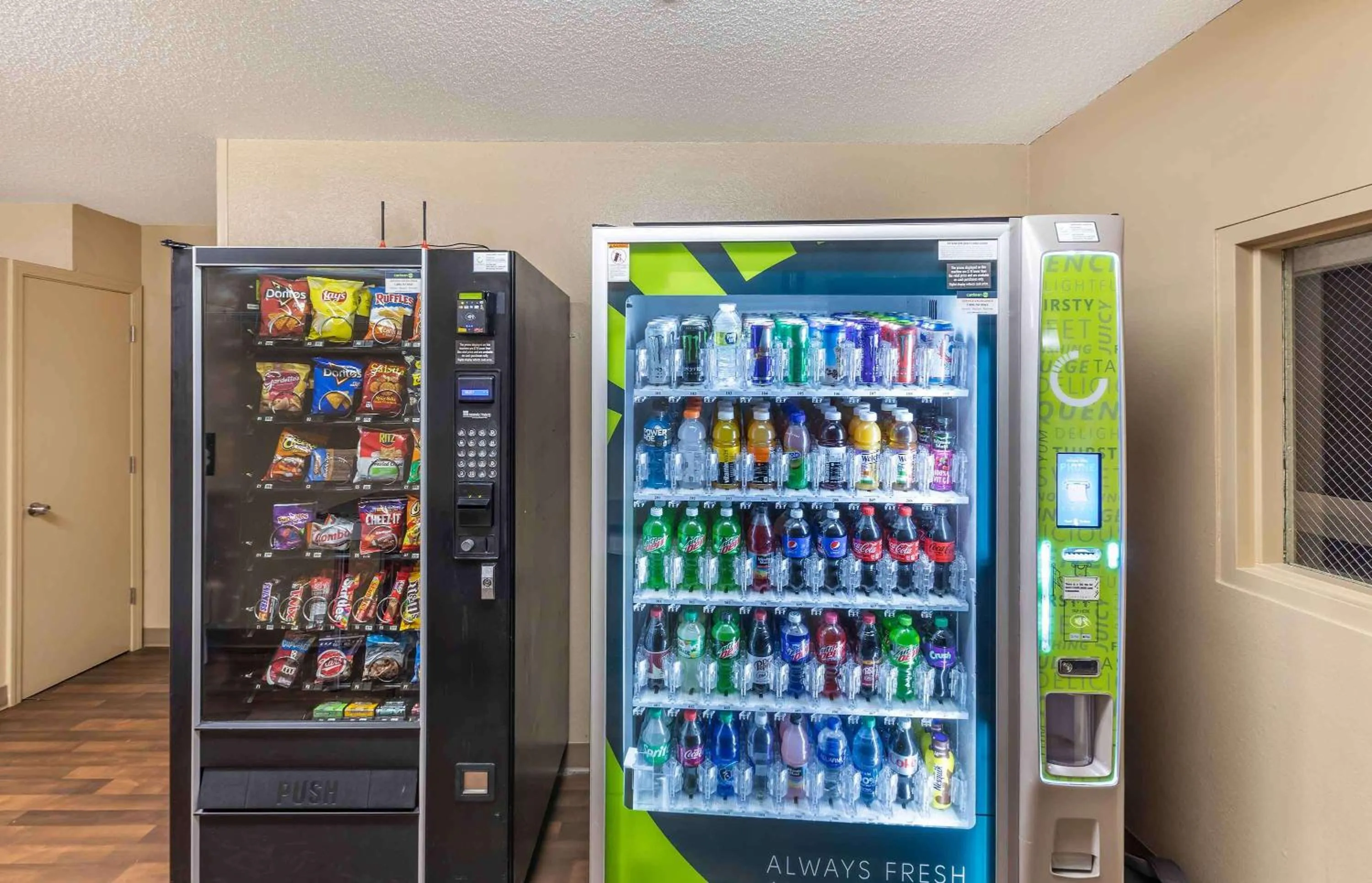 Property building in Extended Stay America Select Suites - Milwaukee - Wauwatosa