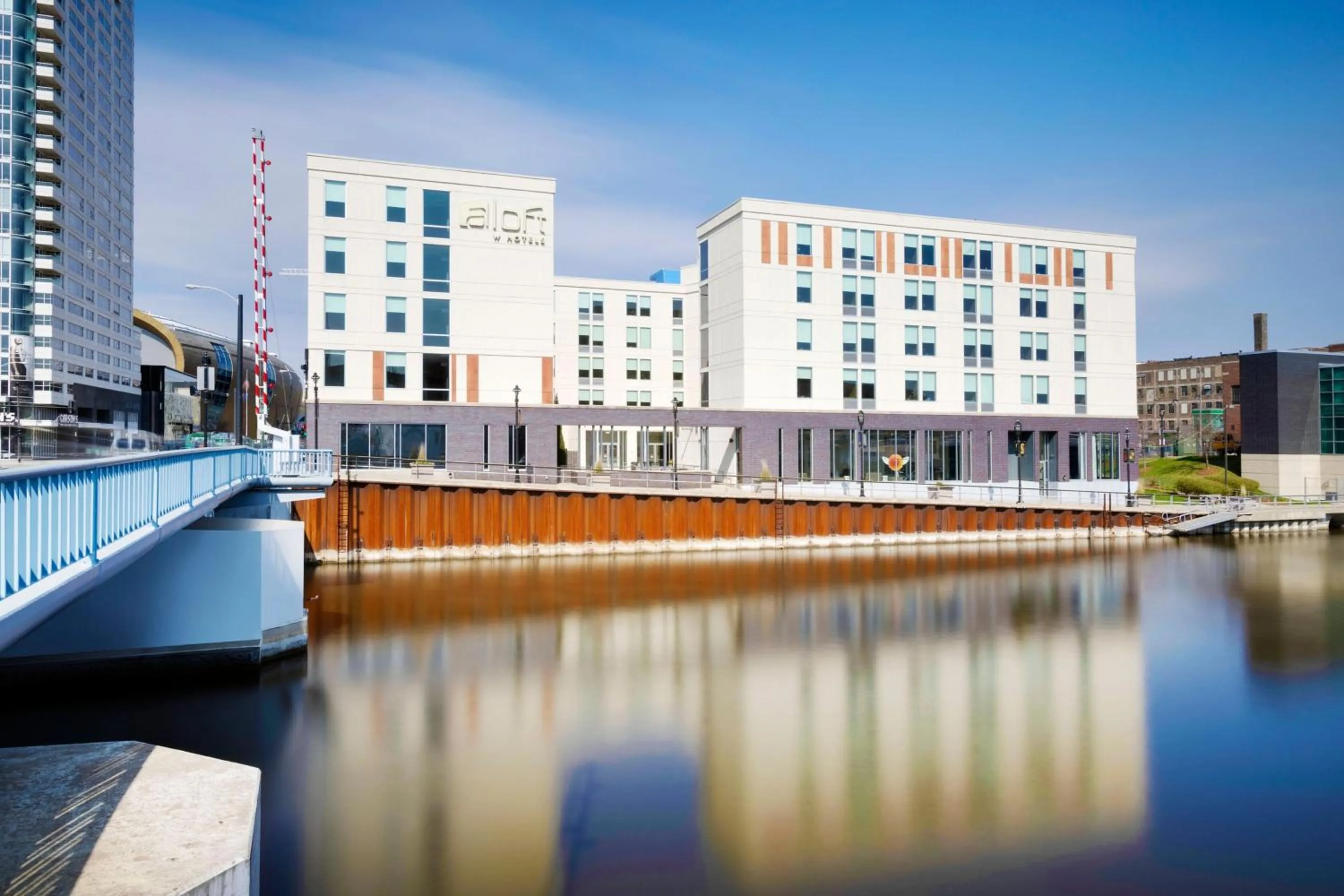 Property building in aloft Hotel Milwaukee Downtown