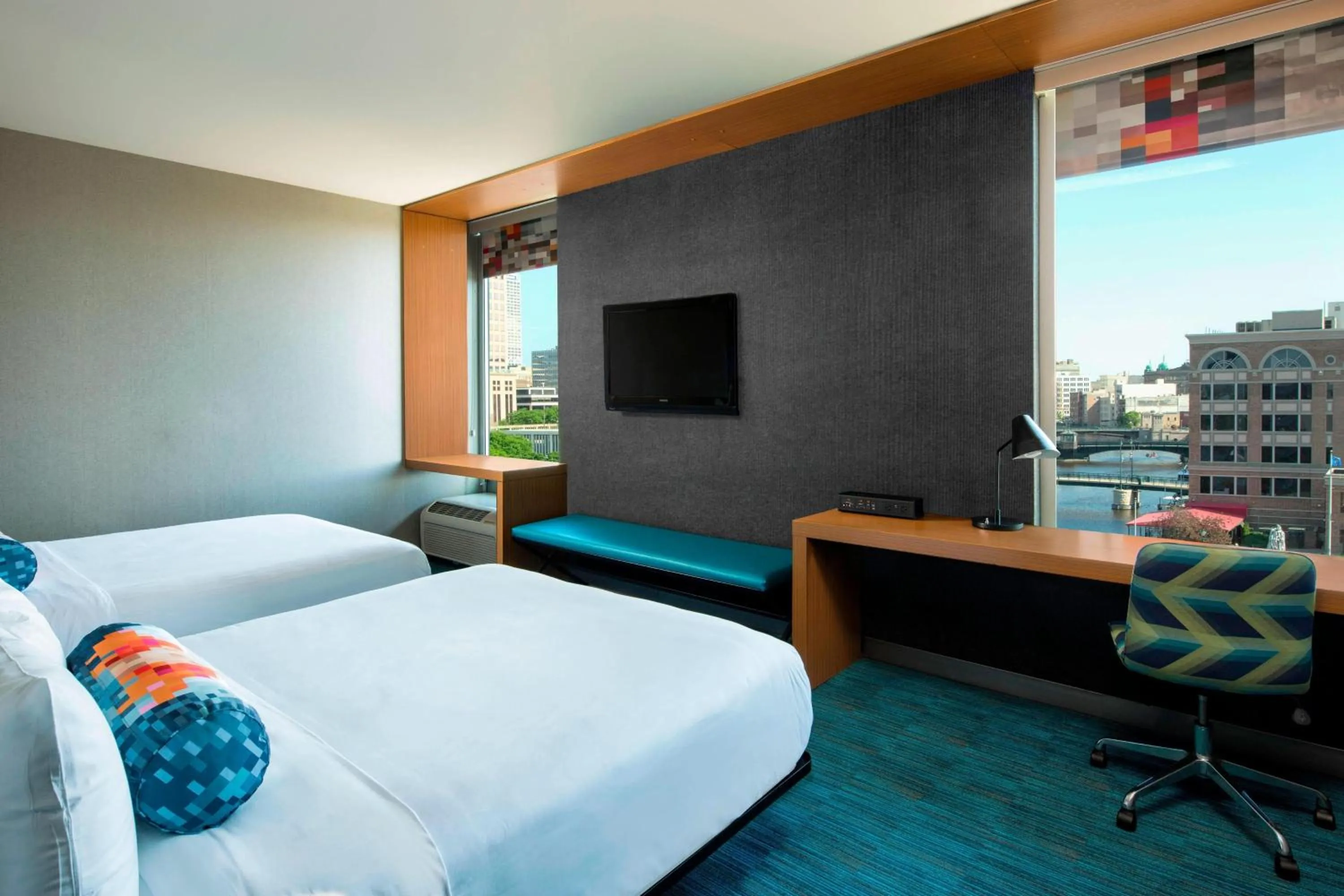 Photo of the whole room, Bed in aloft Hotel Milwaukee Downtown