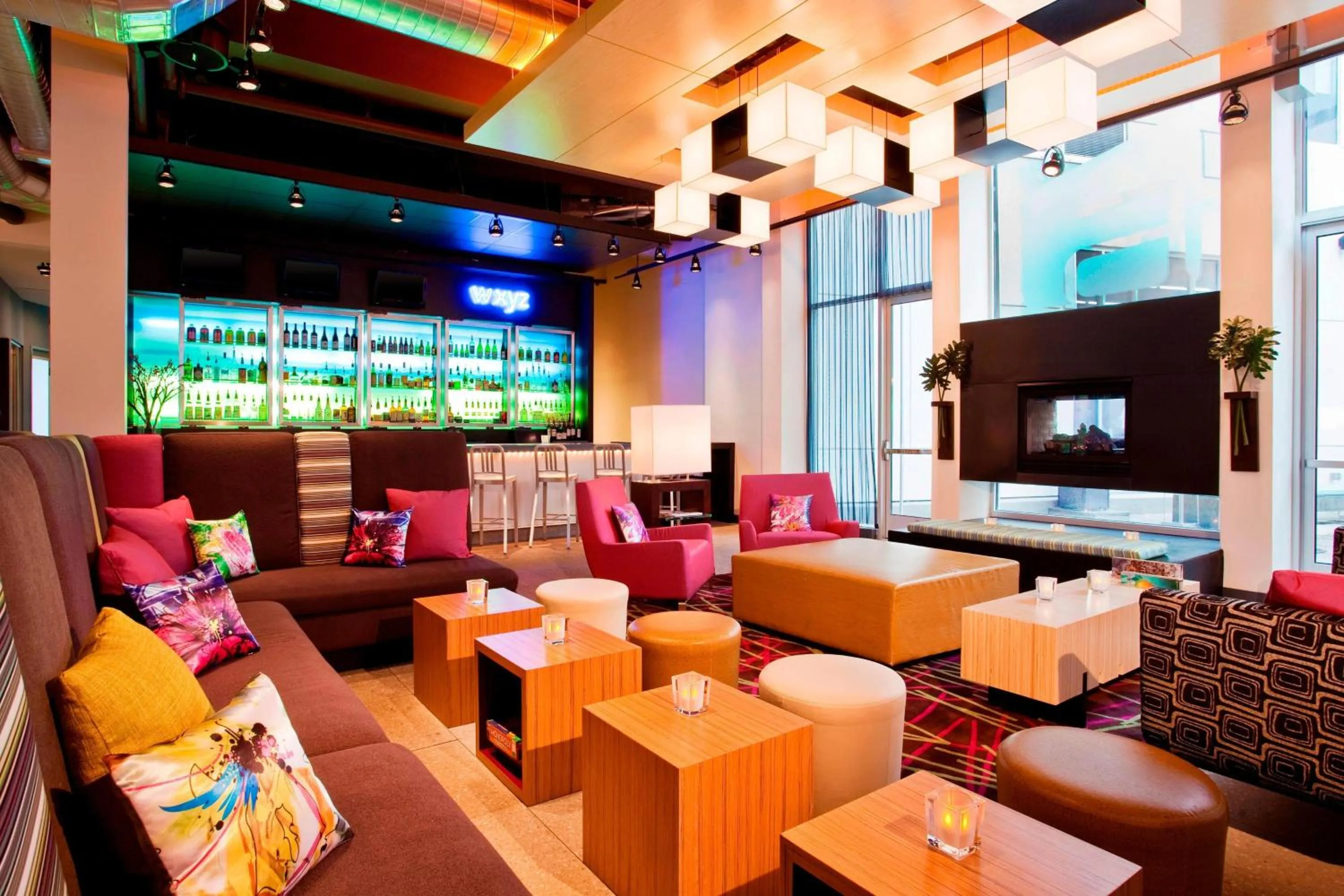 Lounge or bar in aloft Hotel Milwaukee Downtown