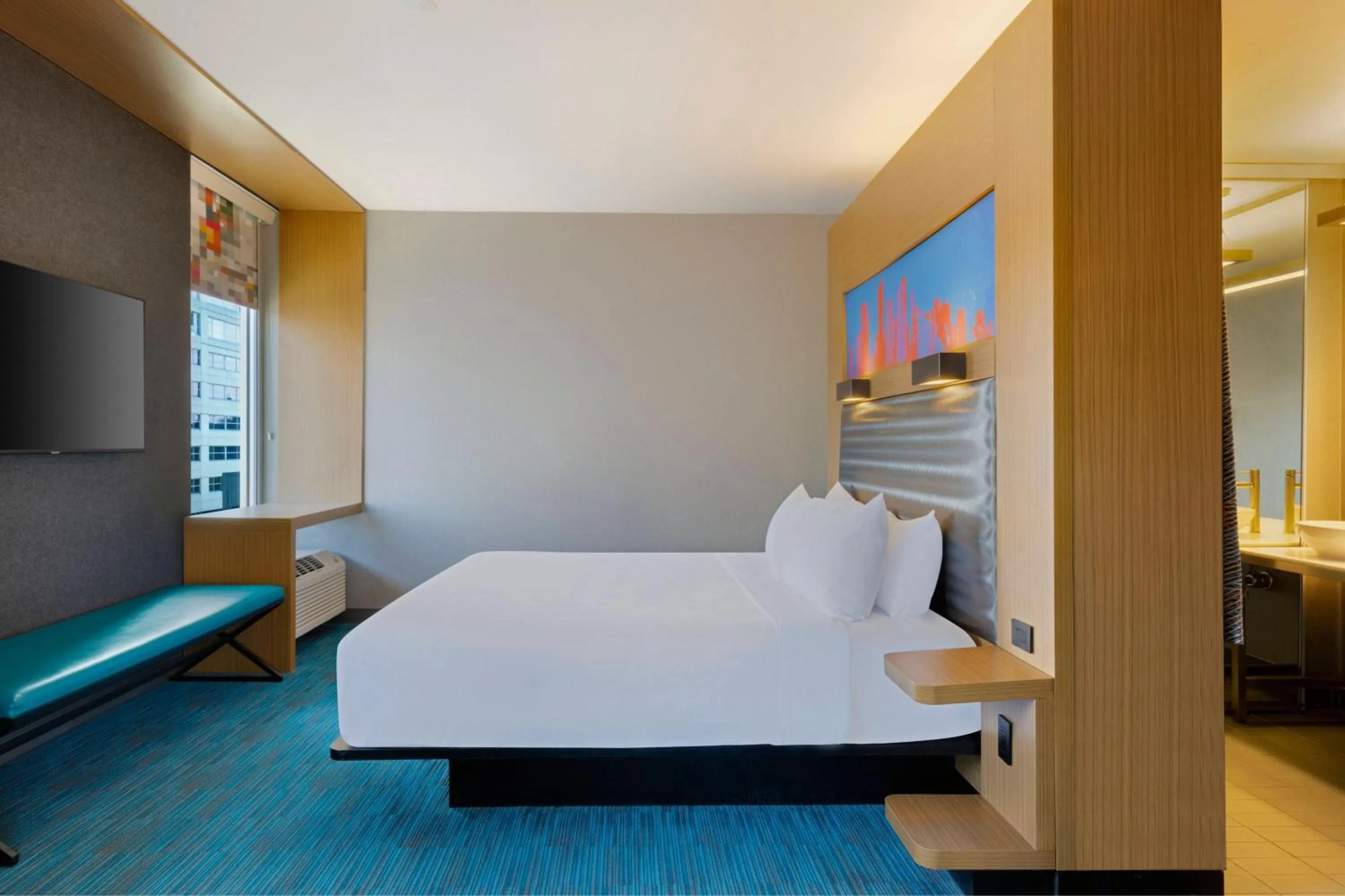 Photo of the whole room, Bed in aloft Hotel Milwaukee Downtown