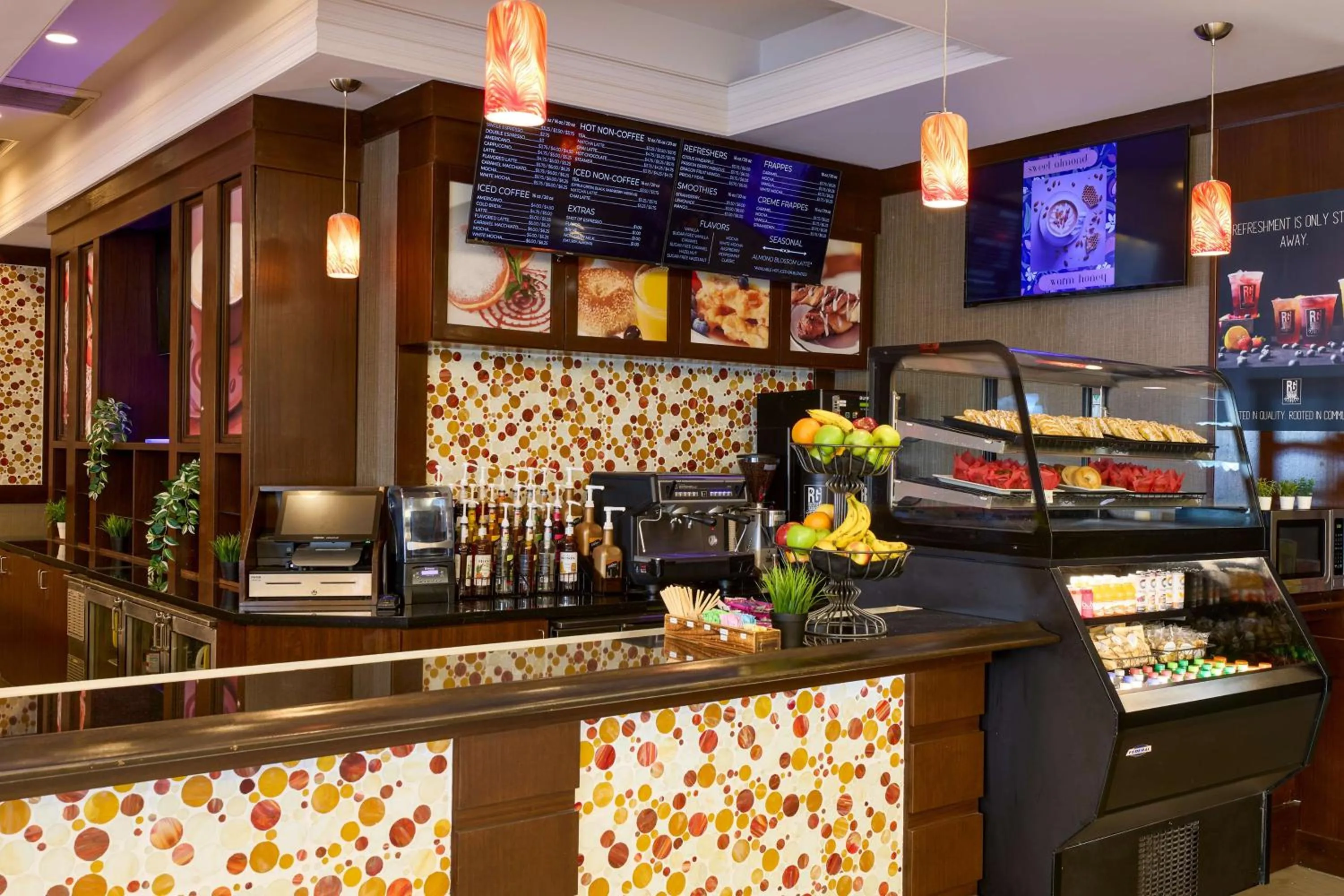 Restaurant/places to eat in Marriott Minneapolis Airport